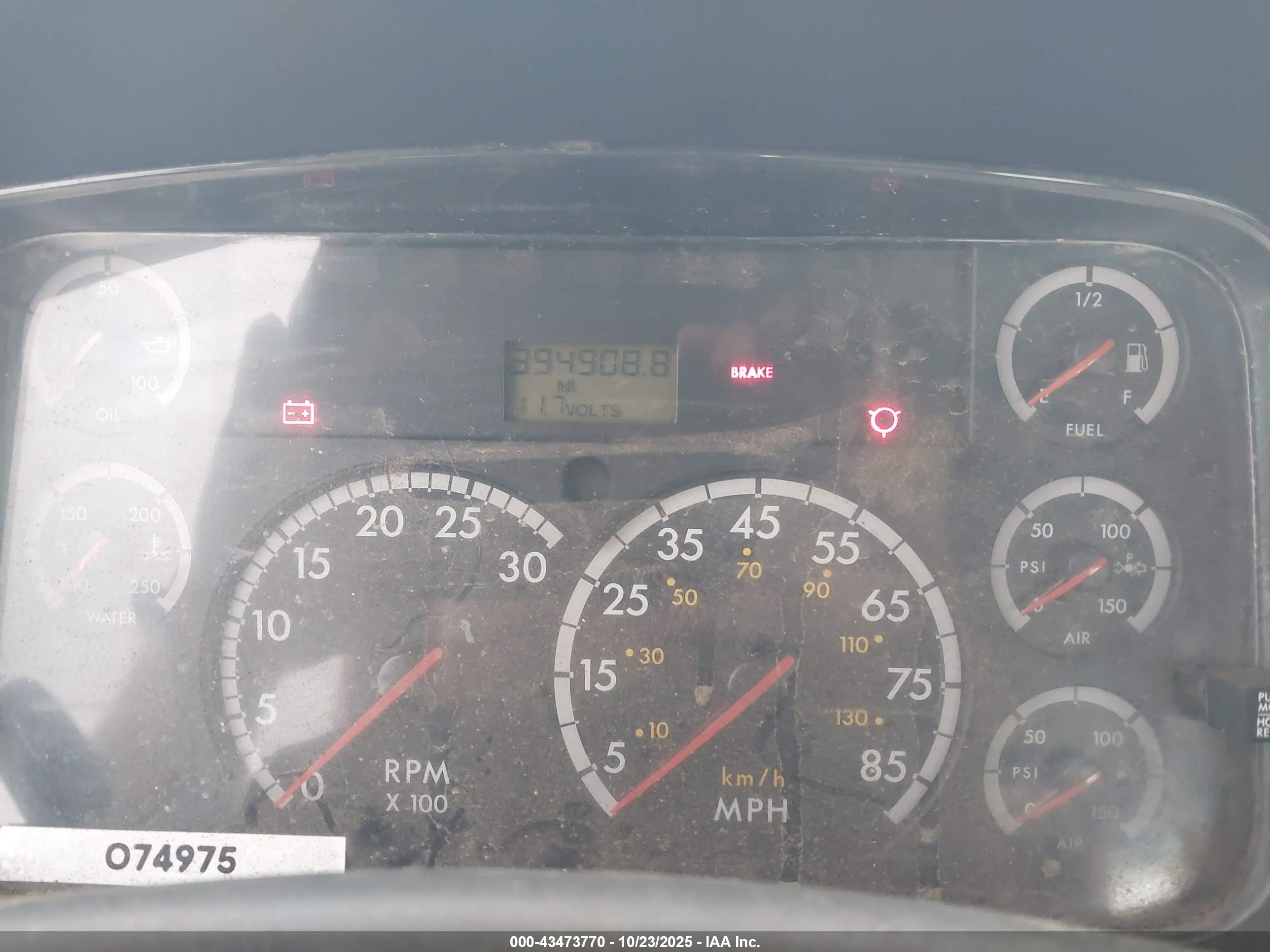 FREIGHTLINER M2 image 6