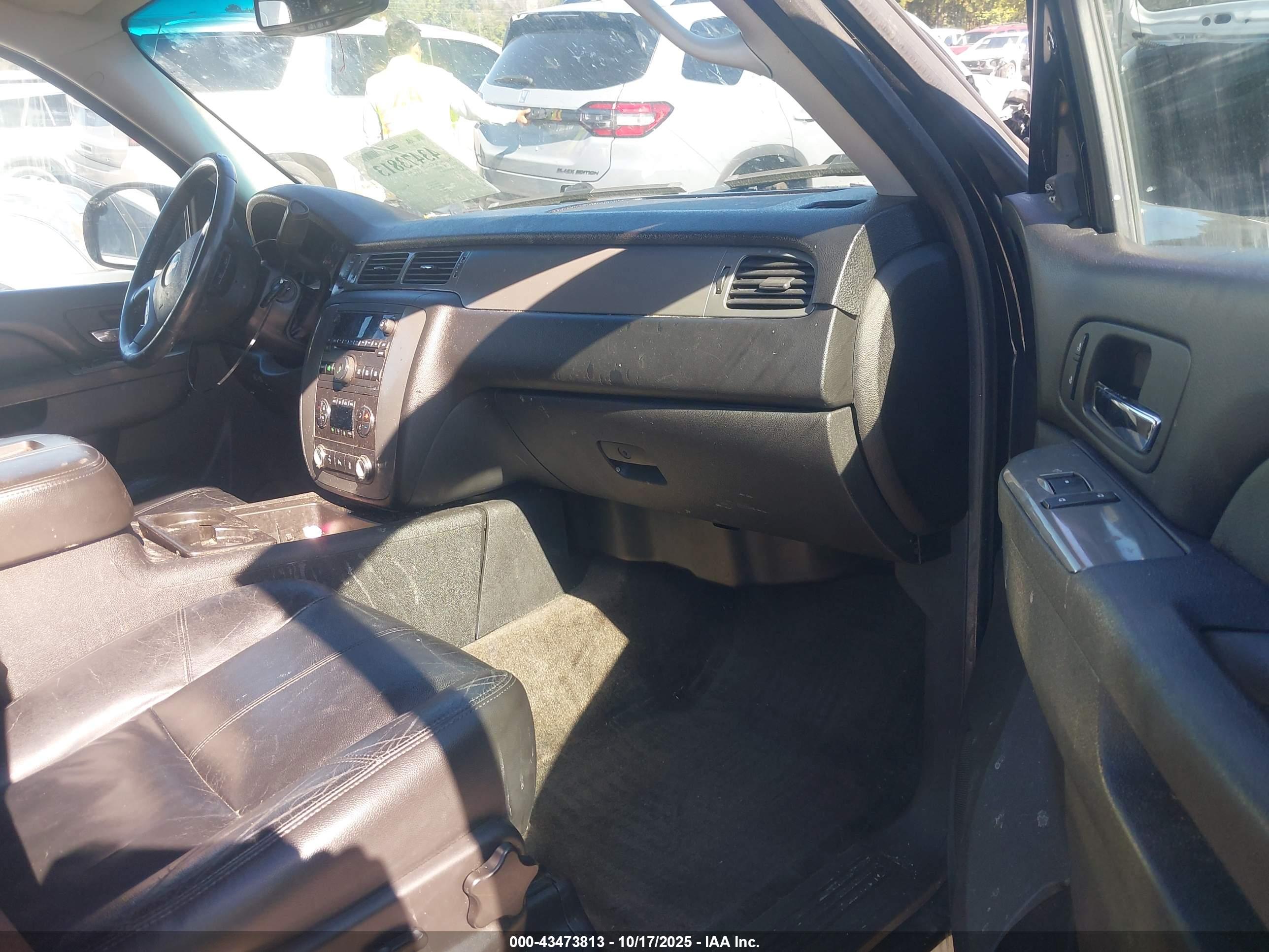 CHEVROLET TAHOE image 5