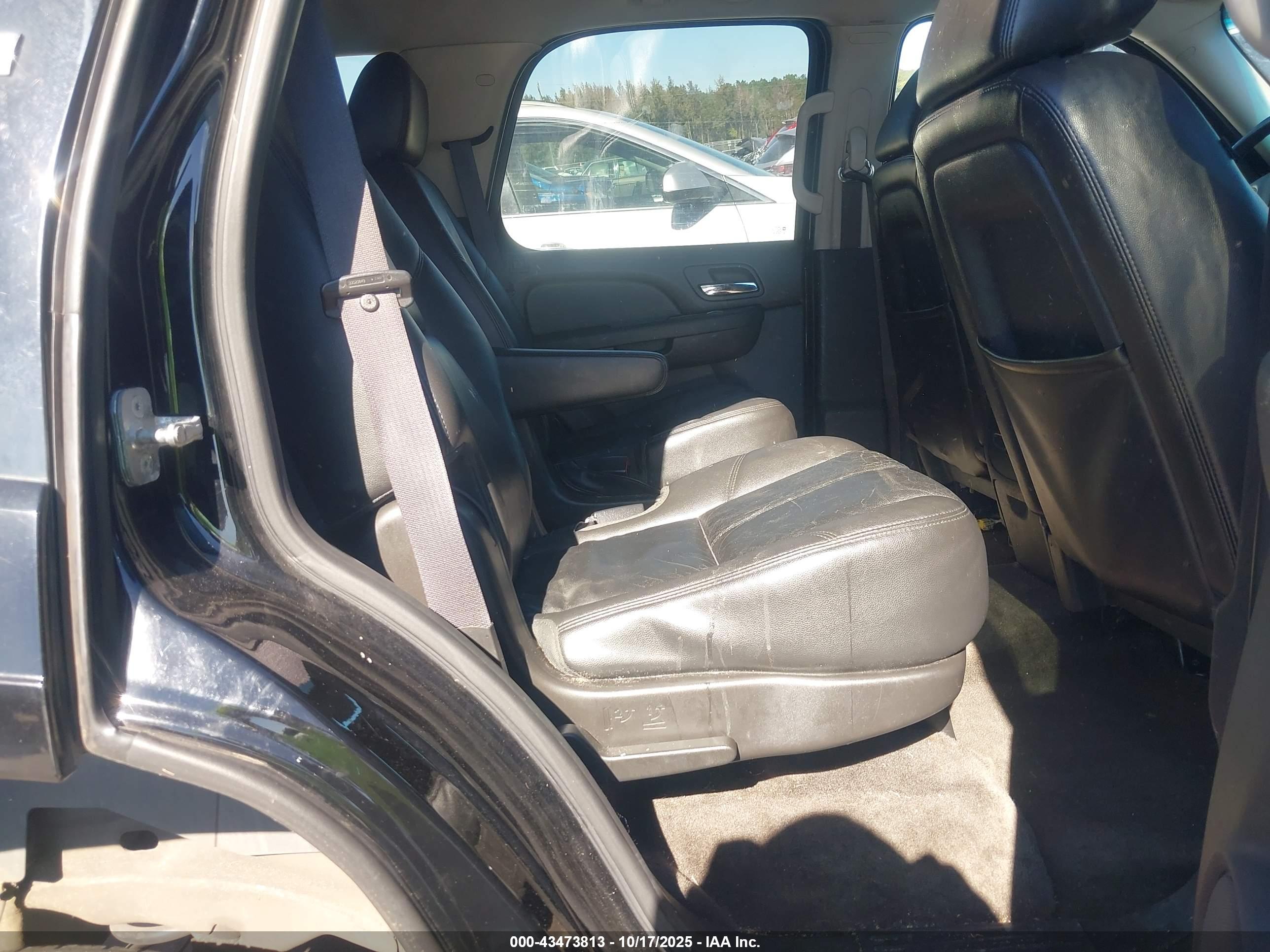 CHEVROLET TAHOE image 8