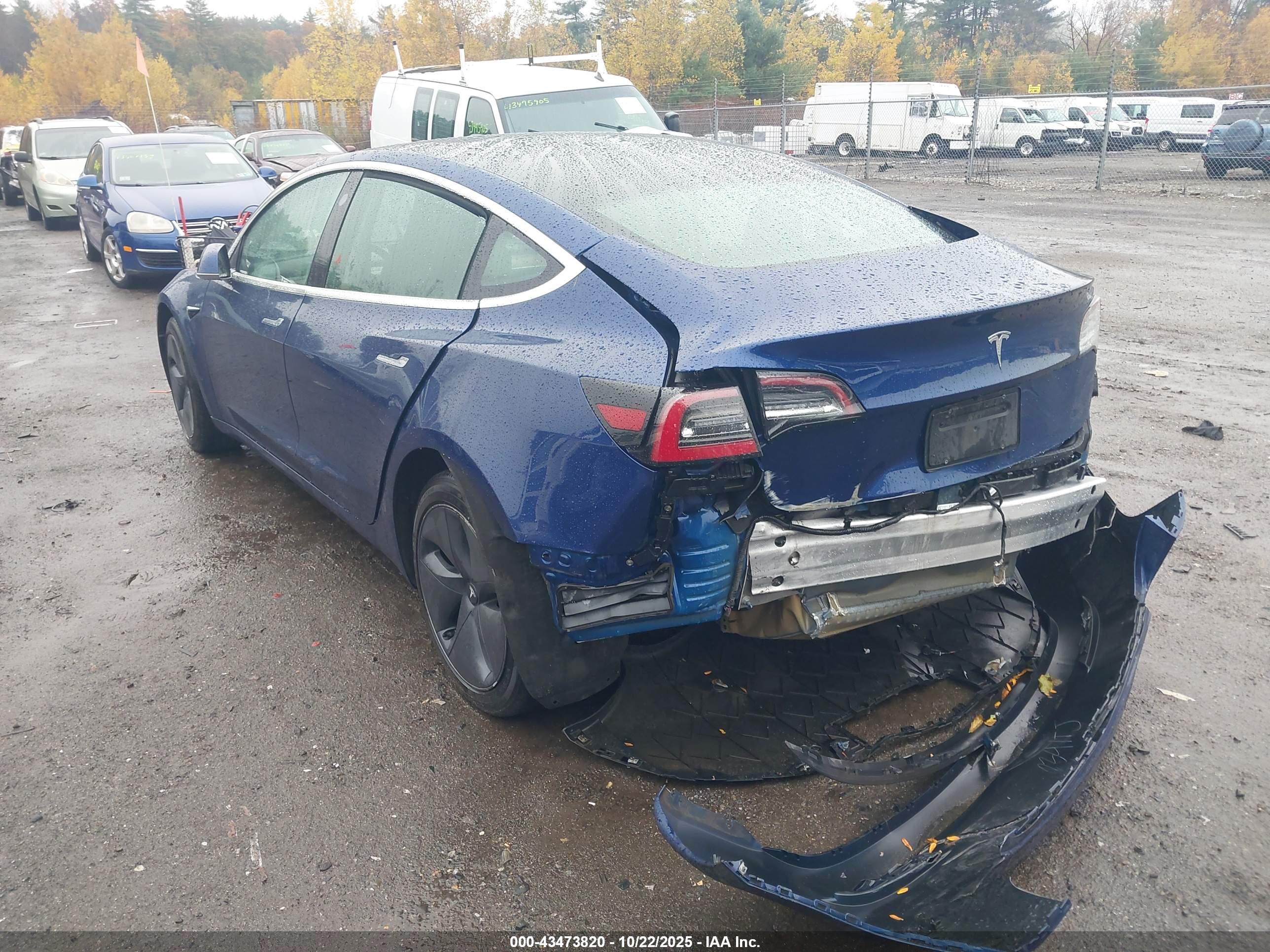 TESLA MODEL image 3