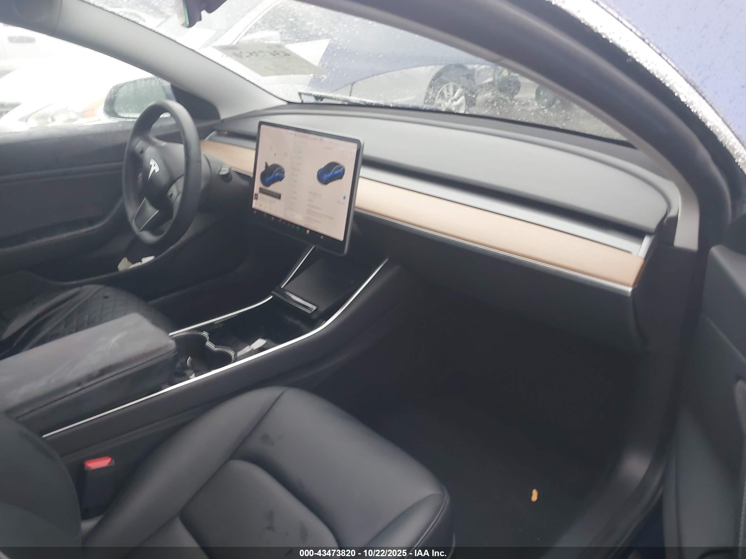 TESLA MODEL image 5