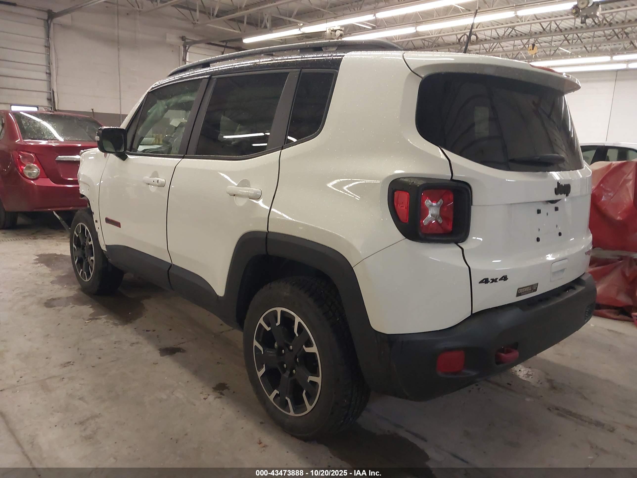 JEEP RENEGADE image 3