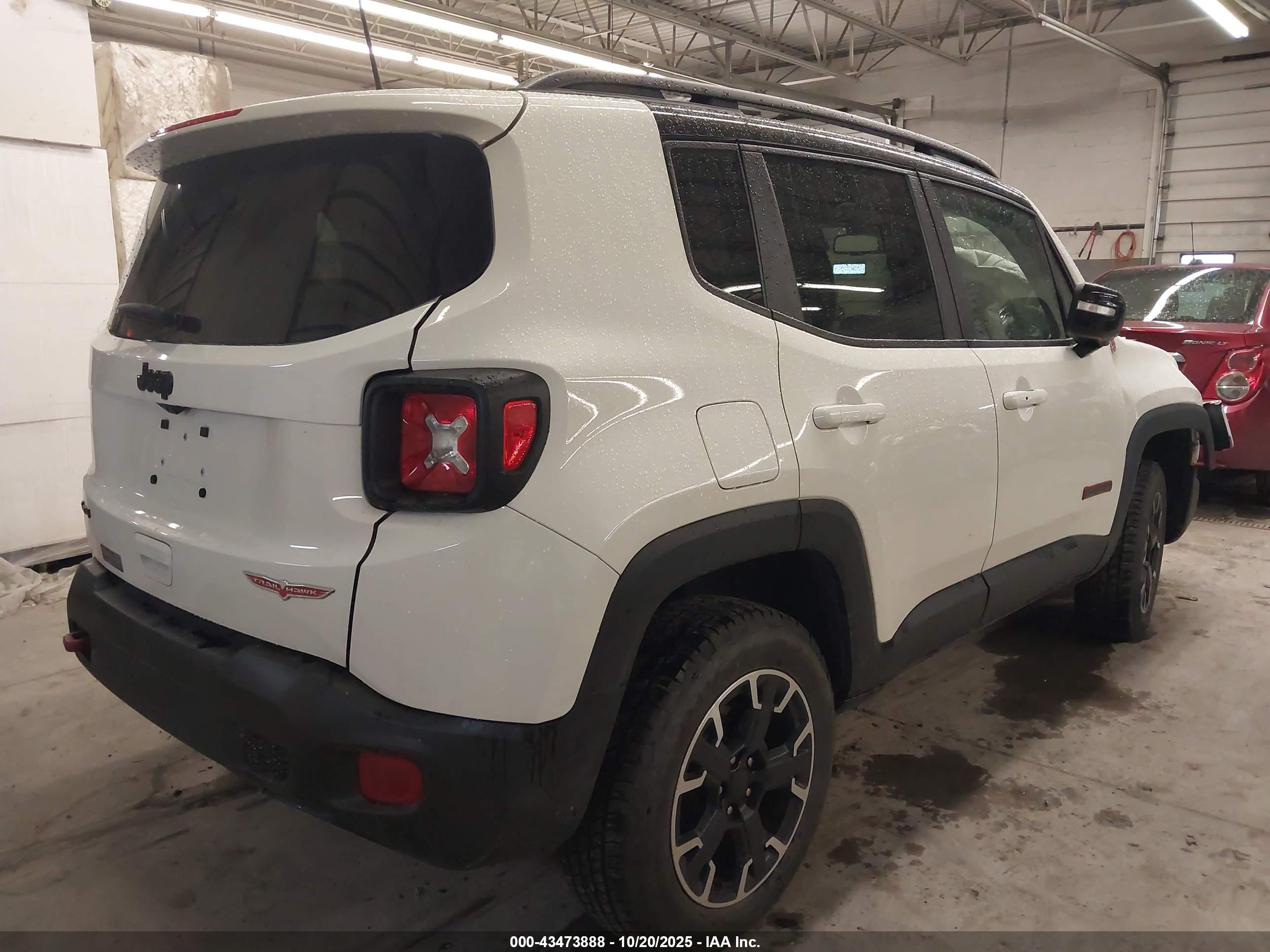 JEEP RENEGADE image 4