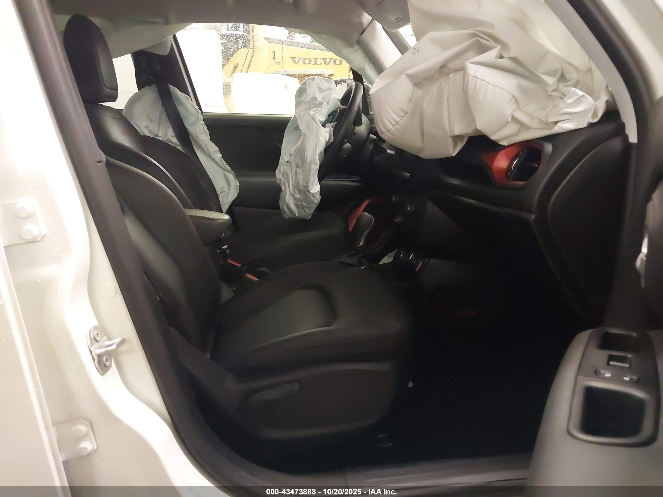 JEEP RENEGADE image 5