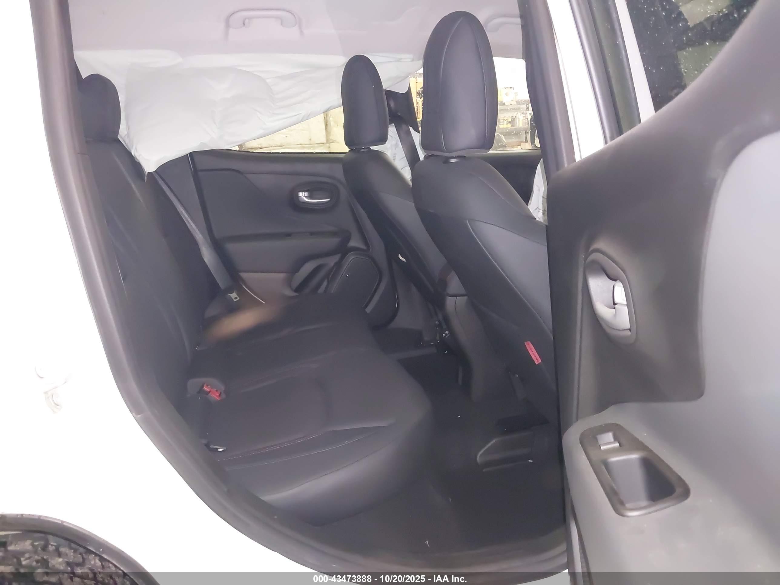 JEEP RENEGADE image 8