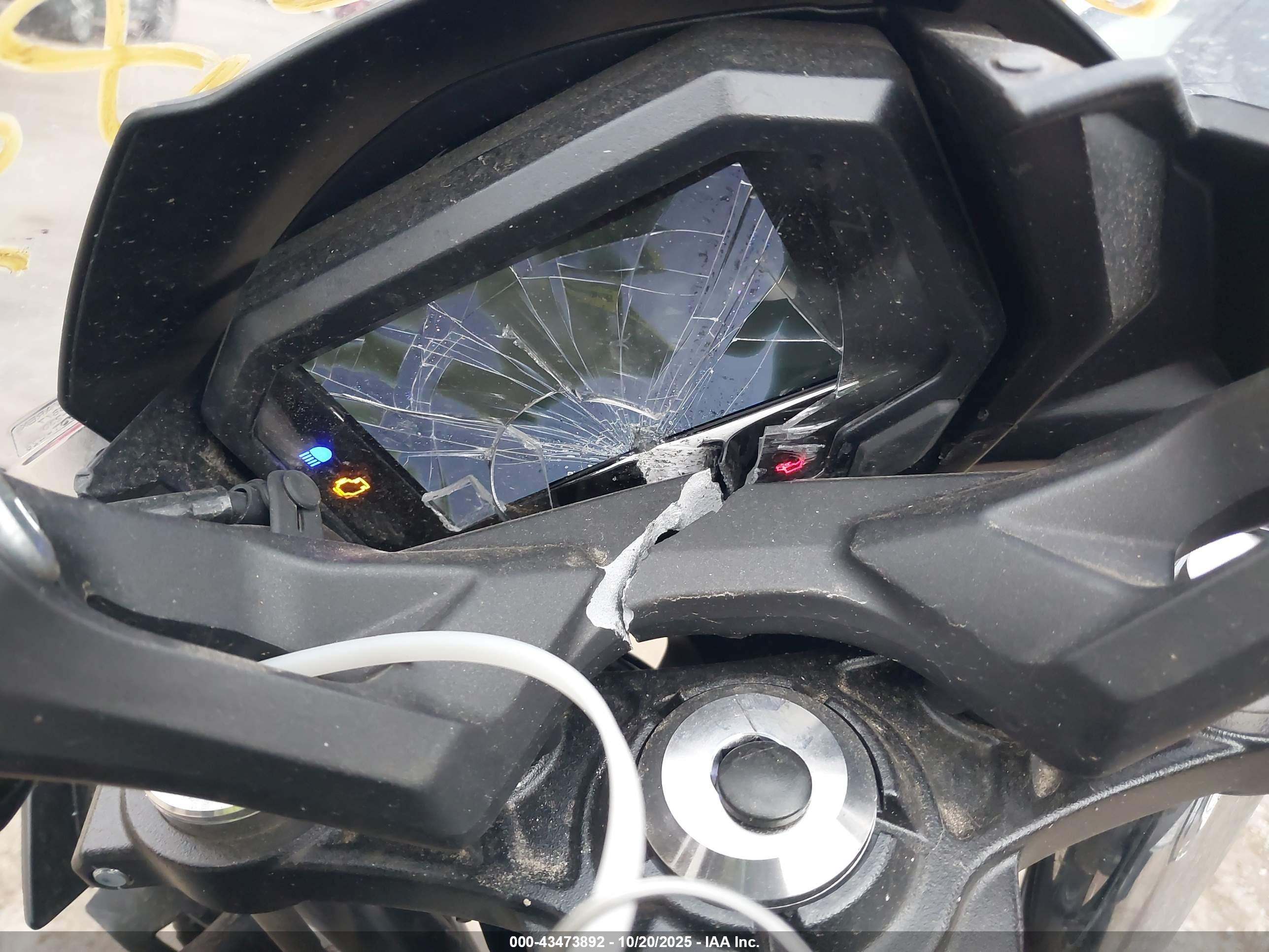 KAWASAKI EX650 image 7