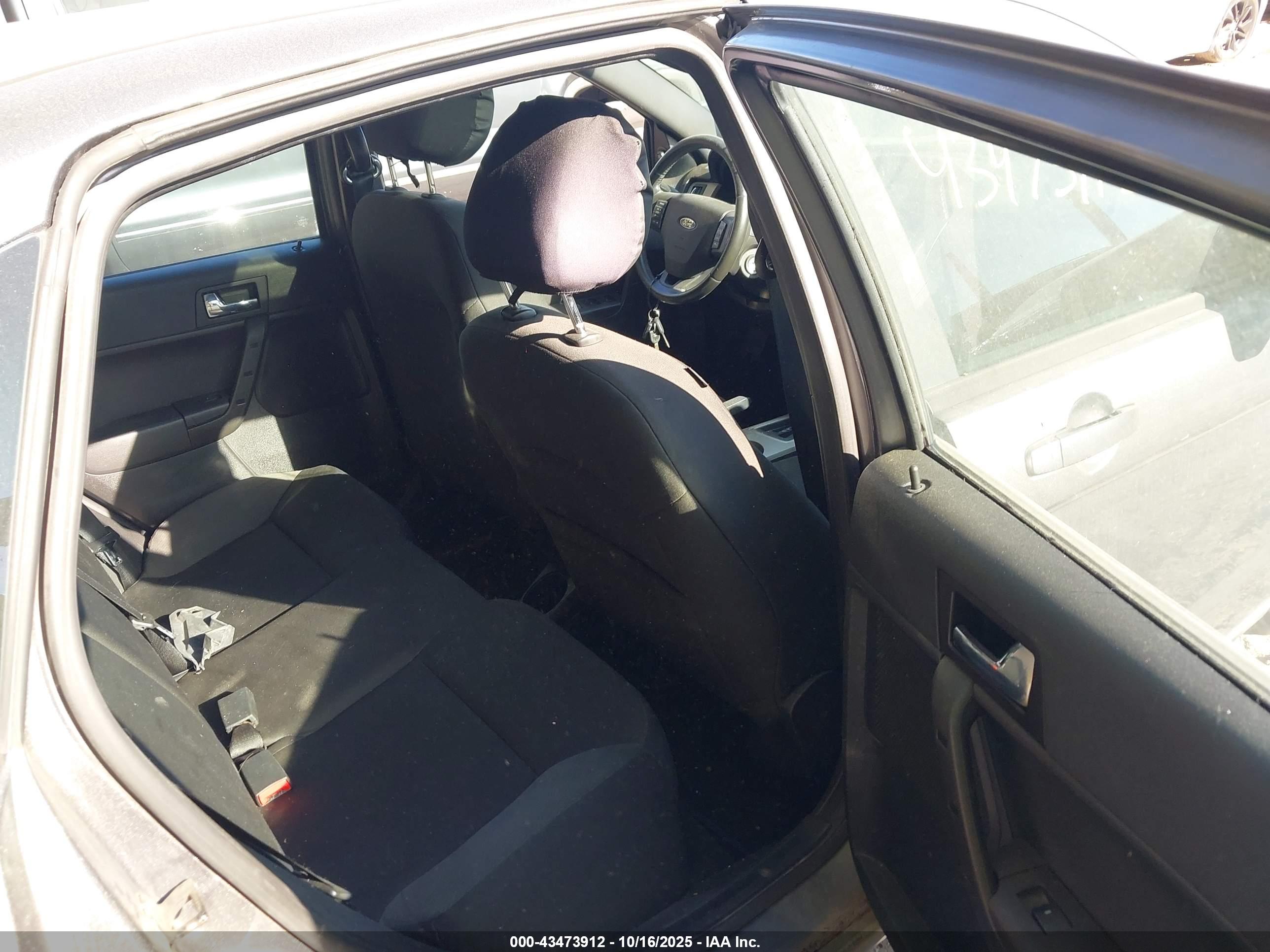 FORD FOCUS image 8