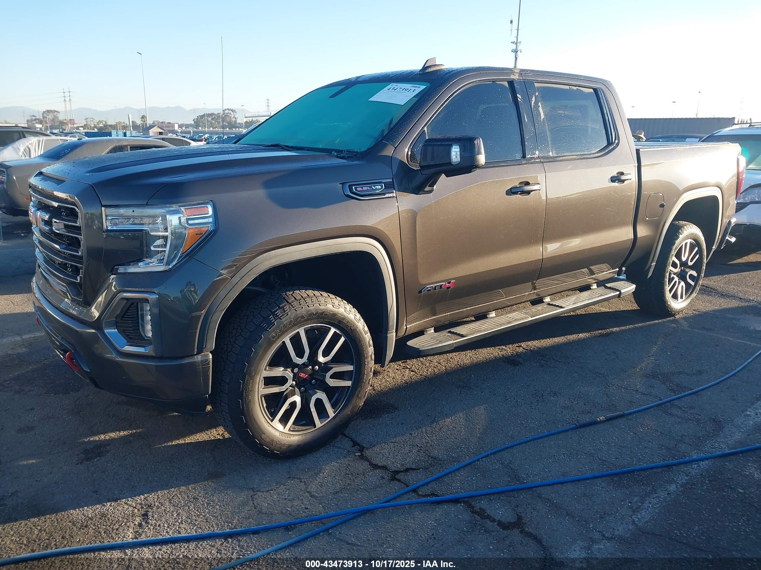 GMC SIERRA image 2