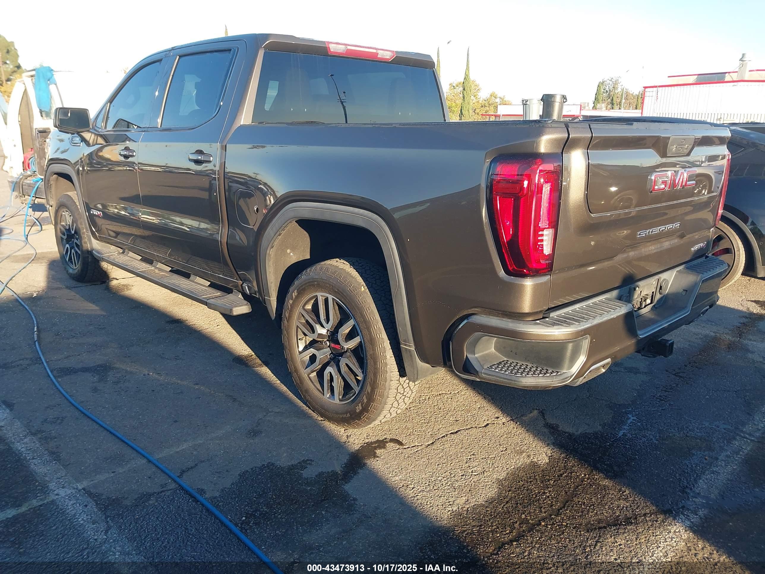 GMC SIERRA image 3