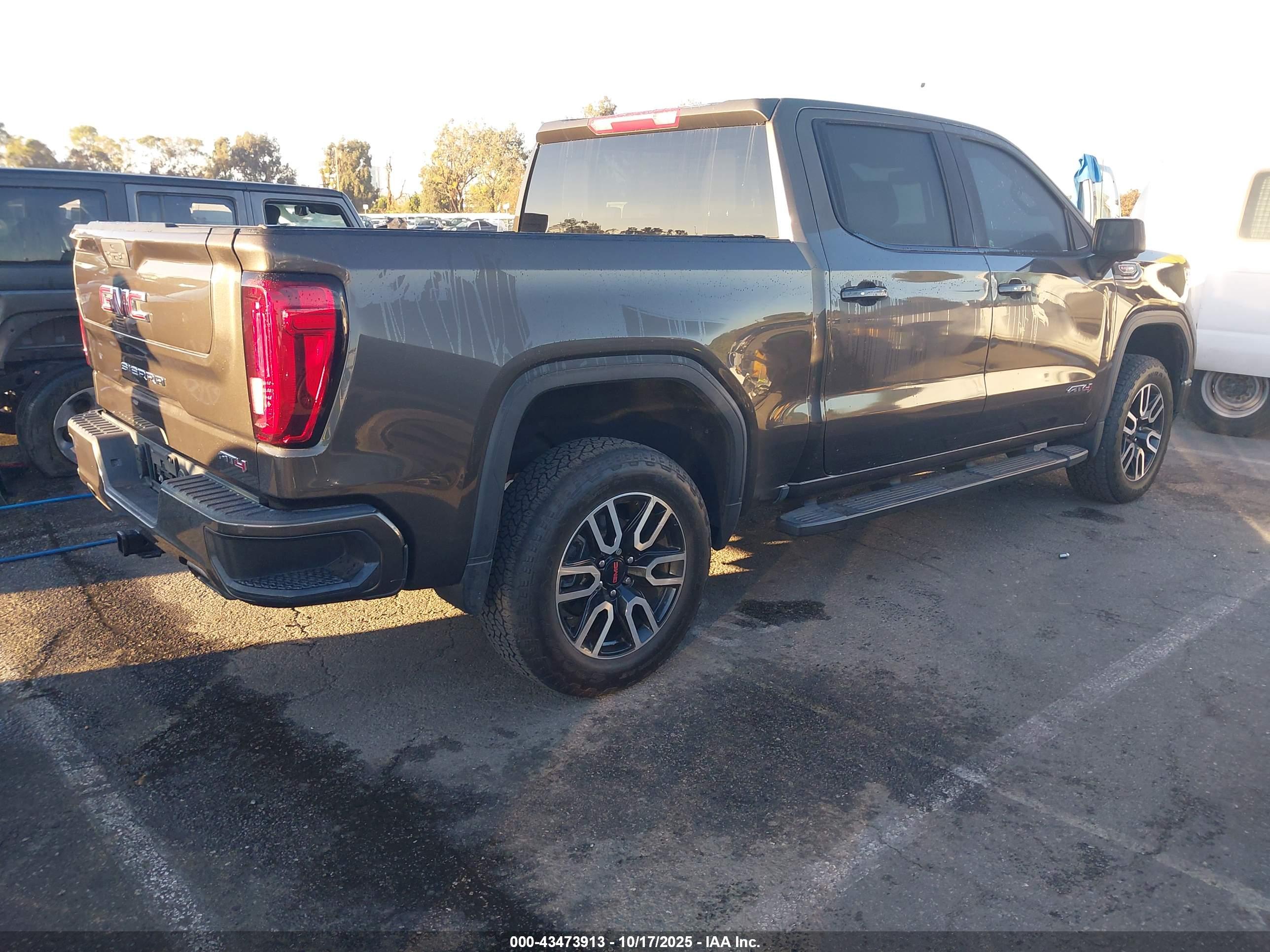 GMC SIERRA image 4