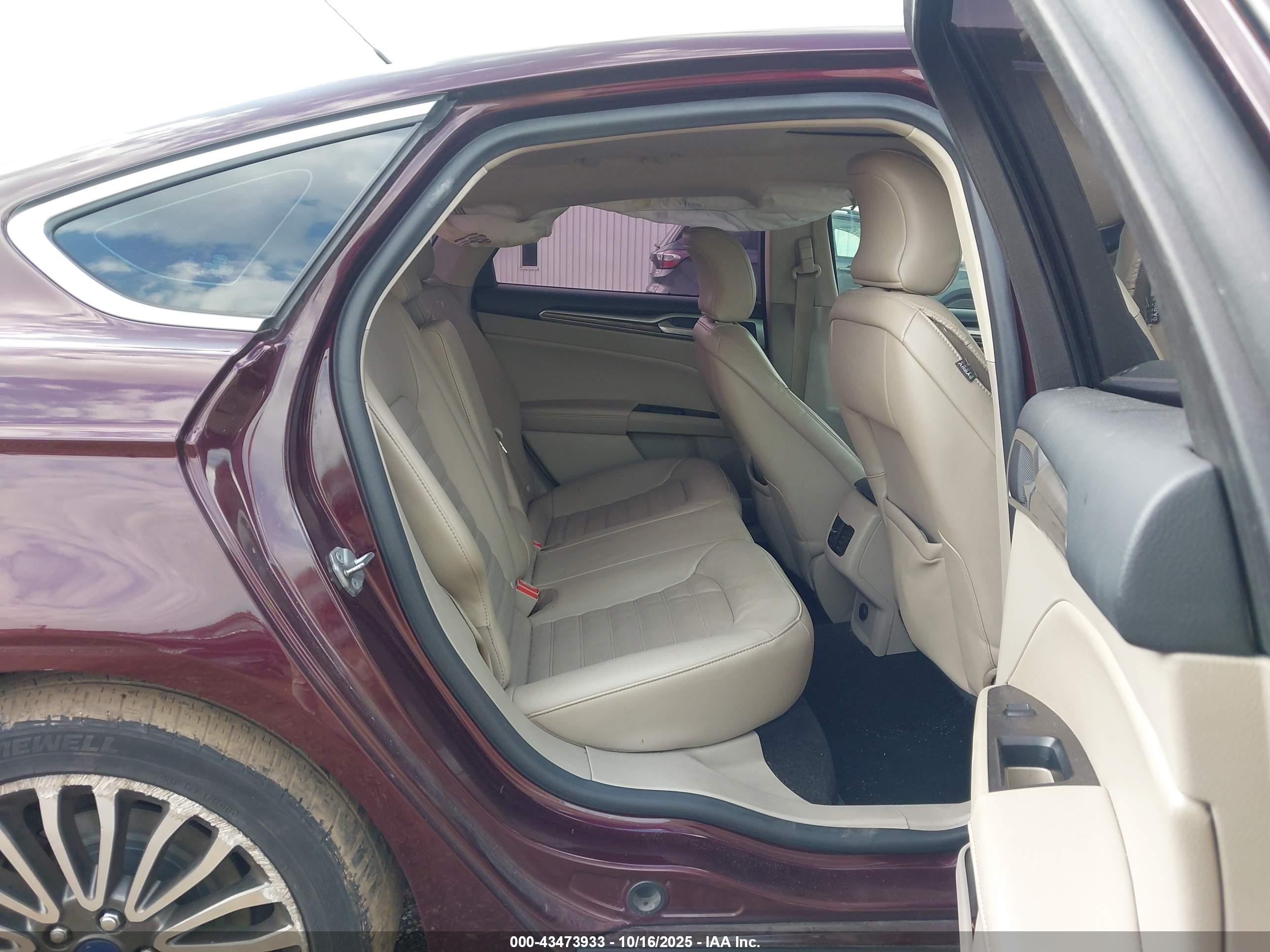 FORD FUSION image 8