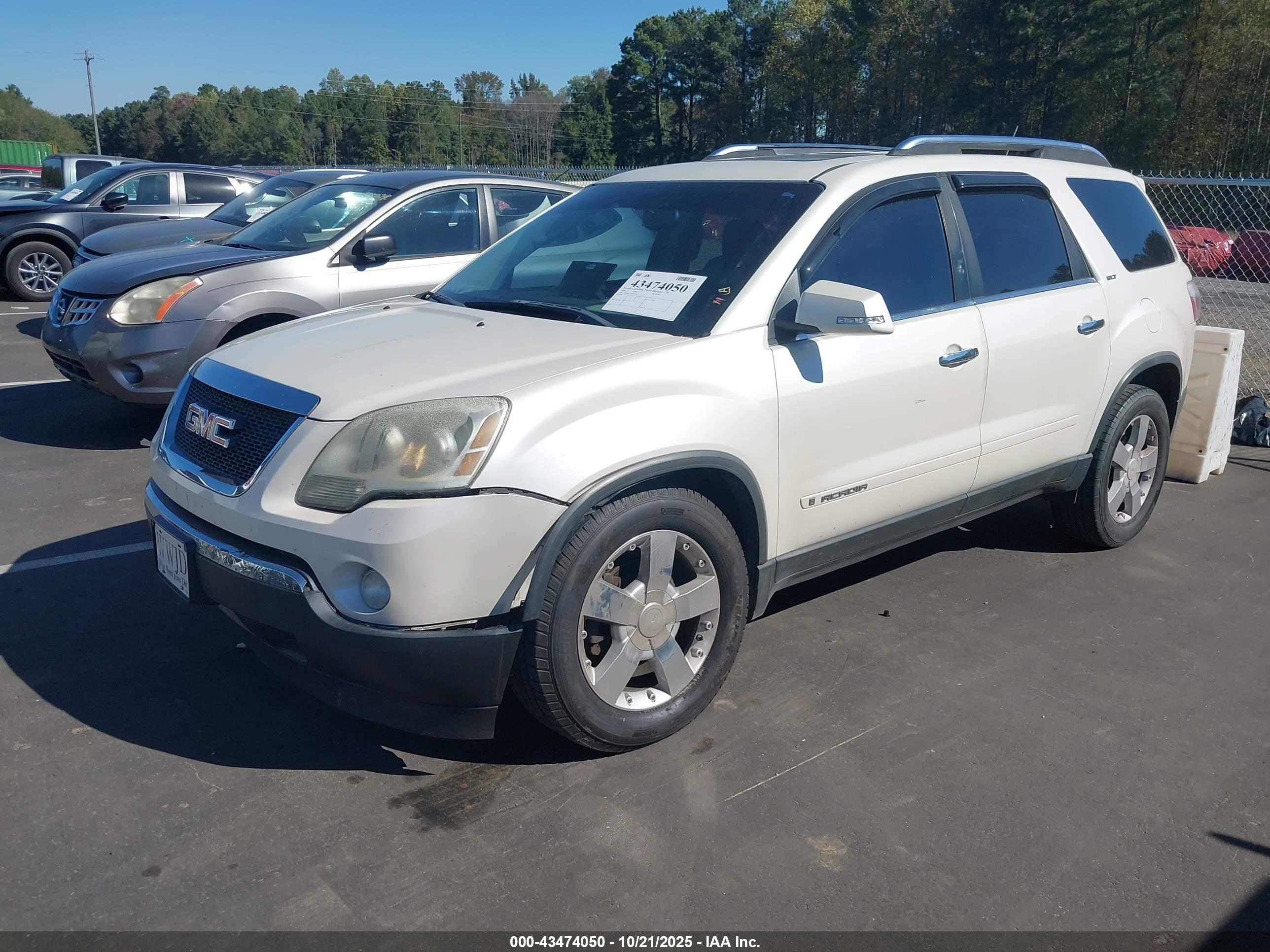 GMC ACADIA image 2