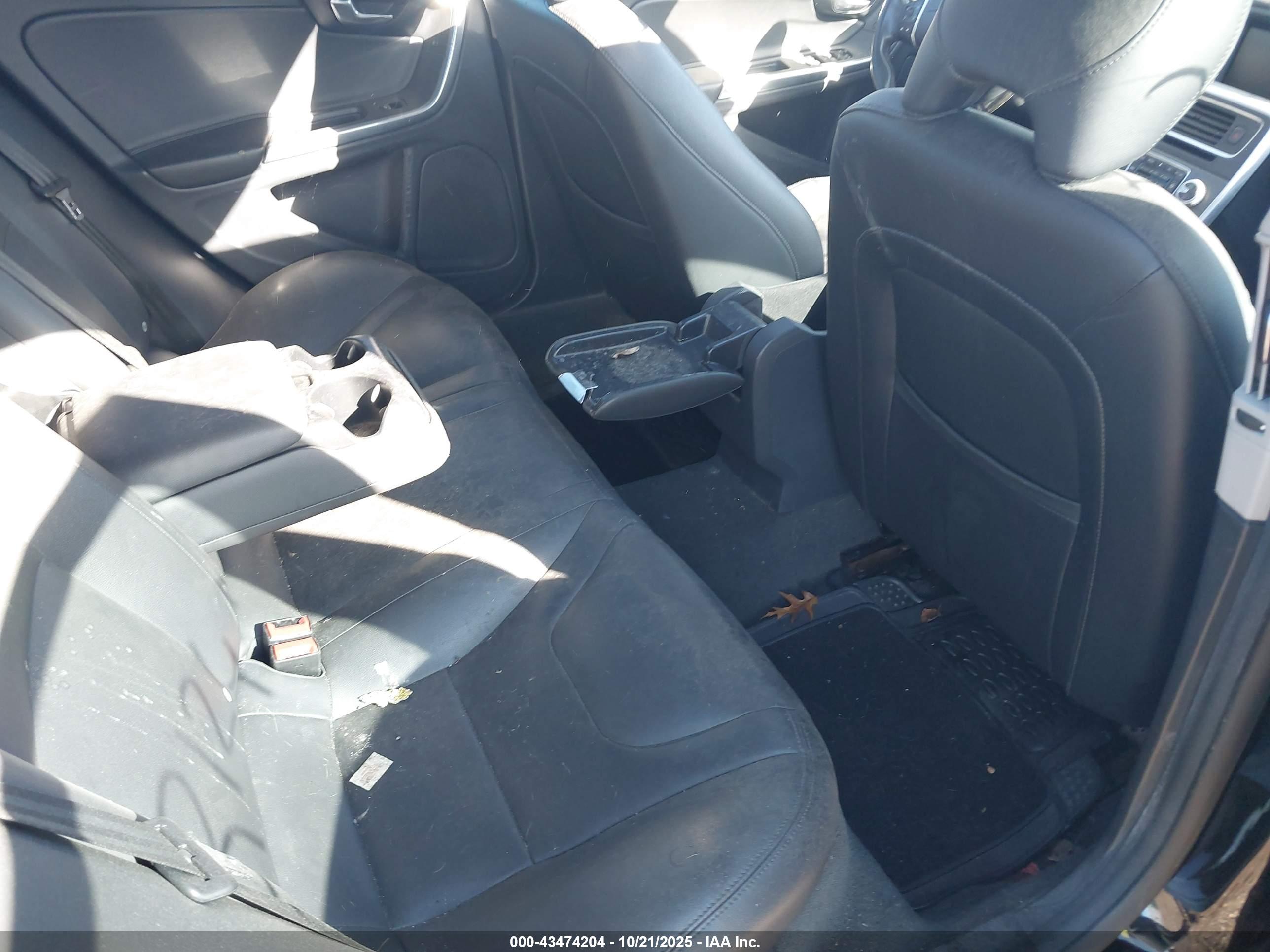 VOLVO S60 image 8