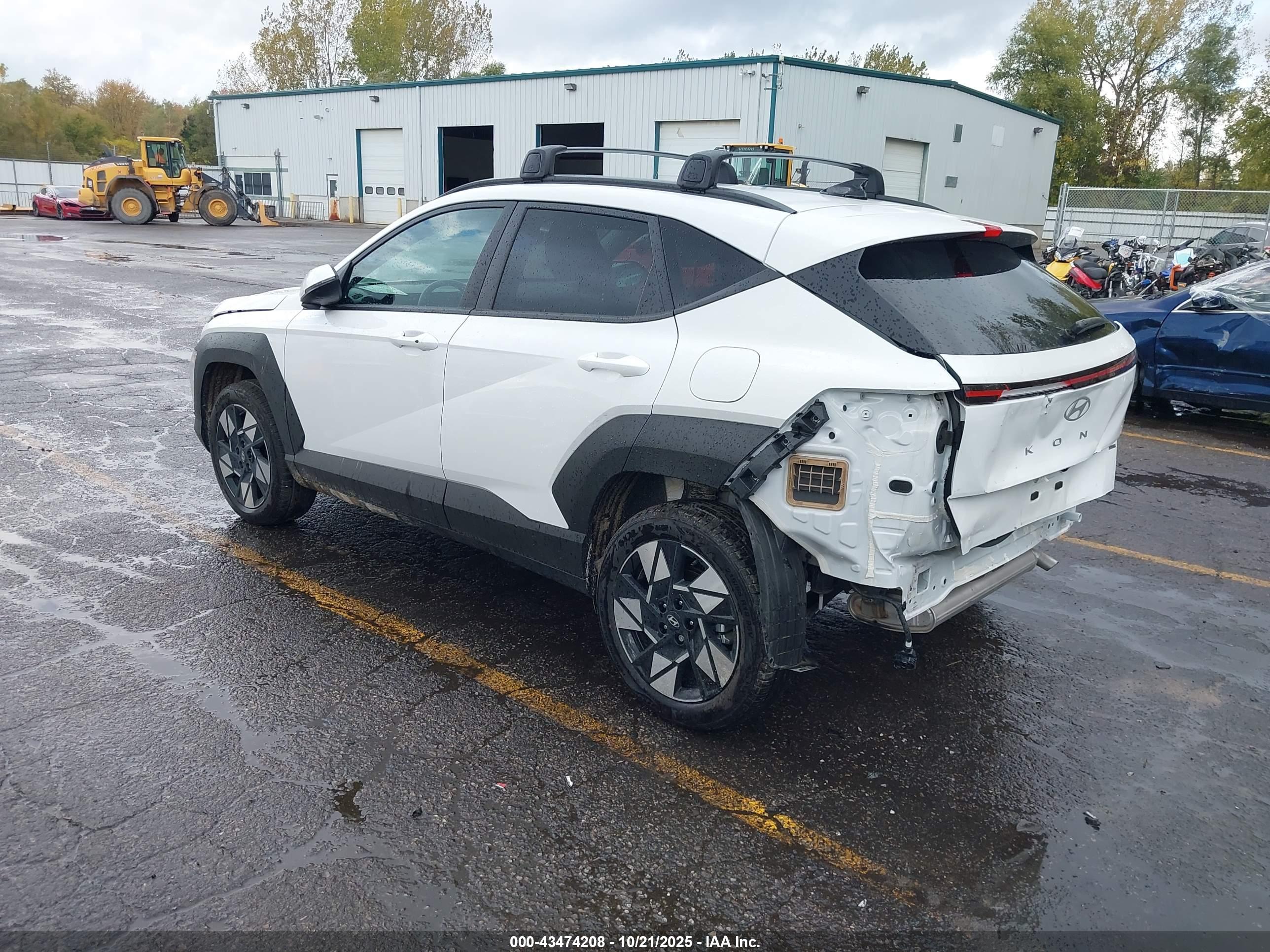 HYUNDAI KONA image 3