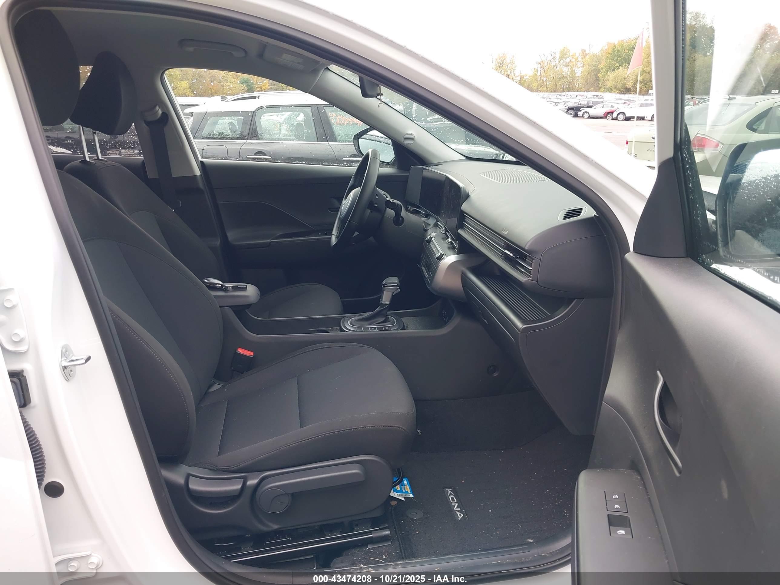 HYUNDAI KONA image 5