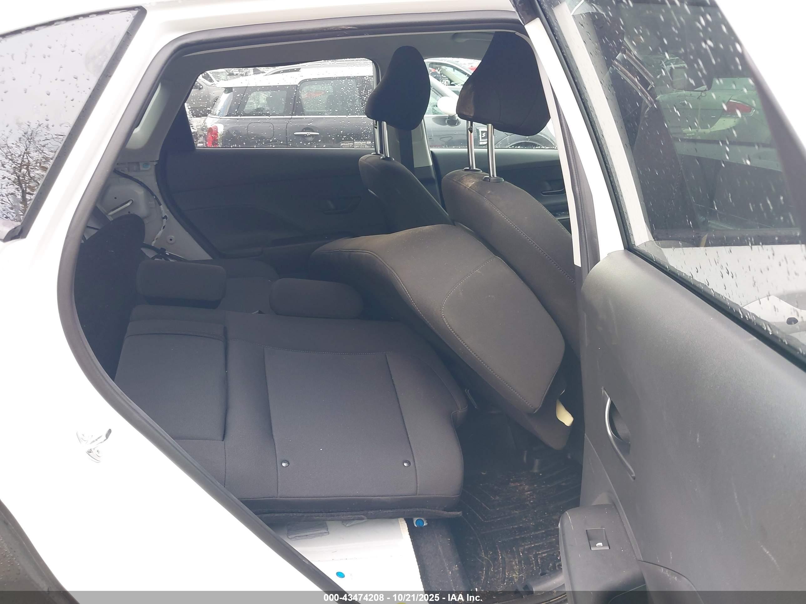 HYUNDAI KONA image 8