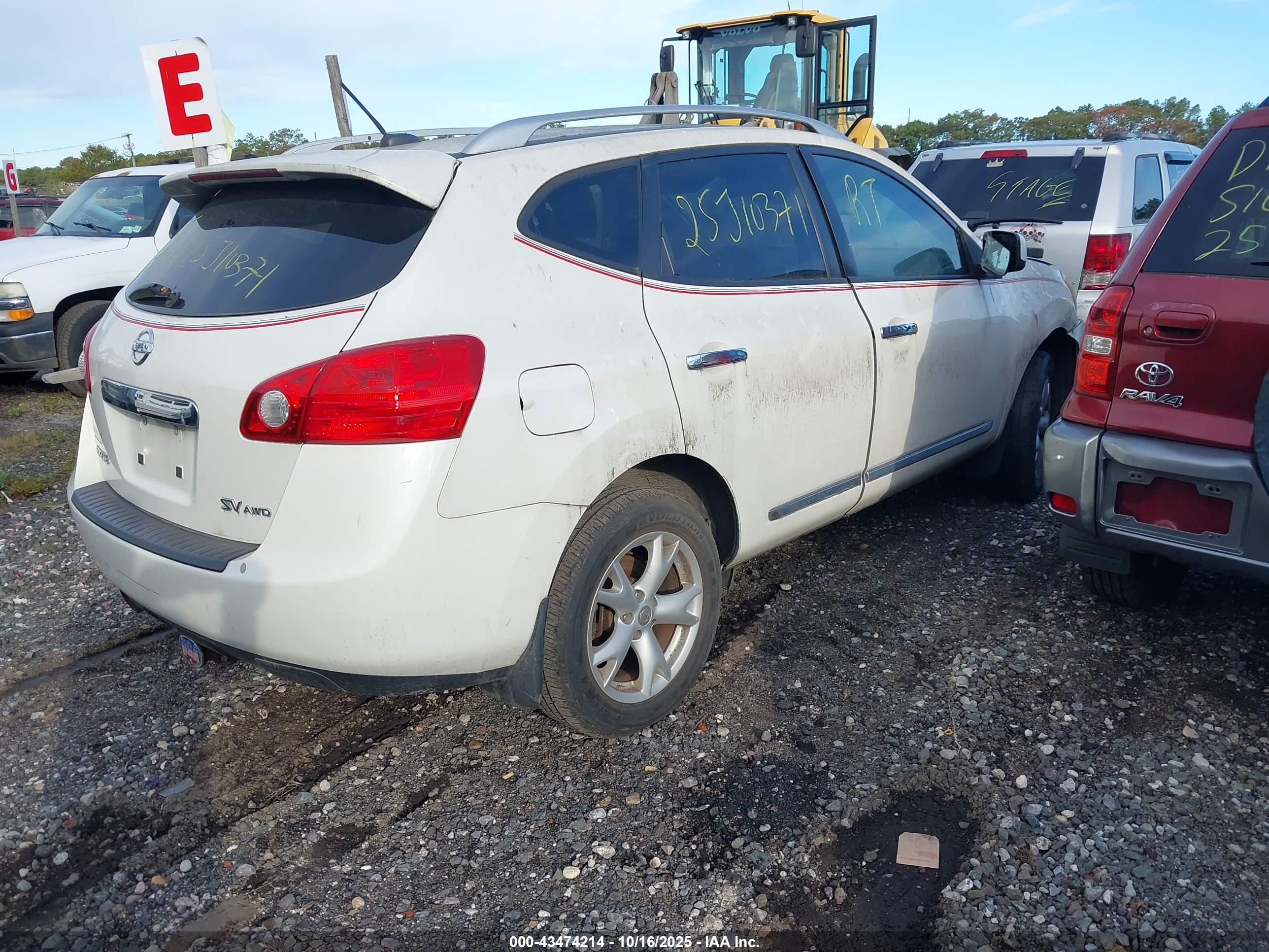 NISSAN ROGUE image 4