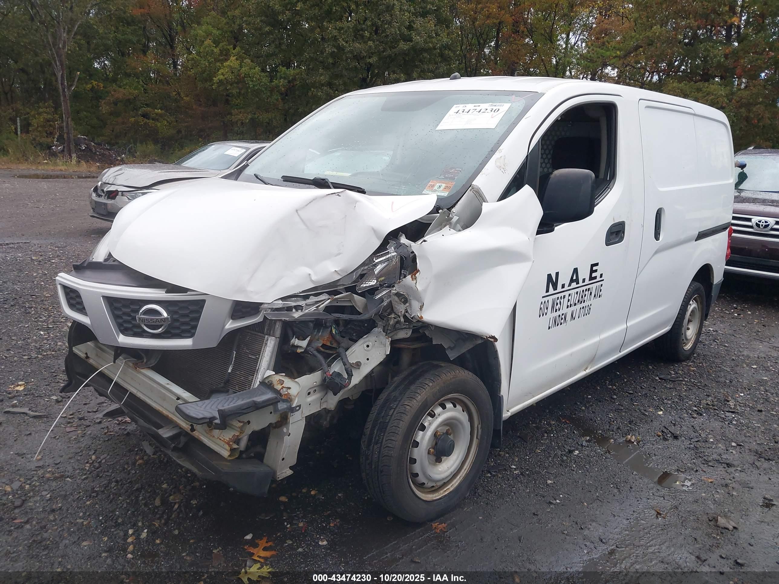 NISSAN NV200 image 2