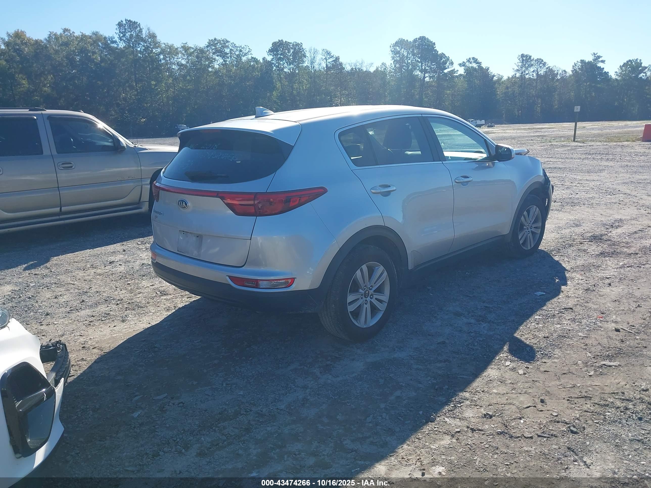 KIA SPORTAGE image 4