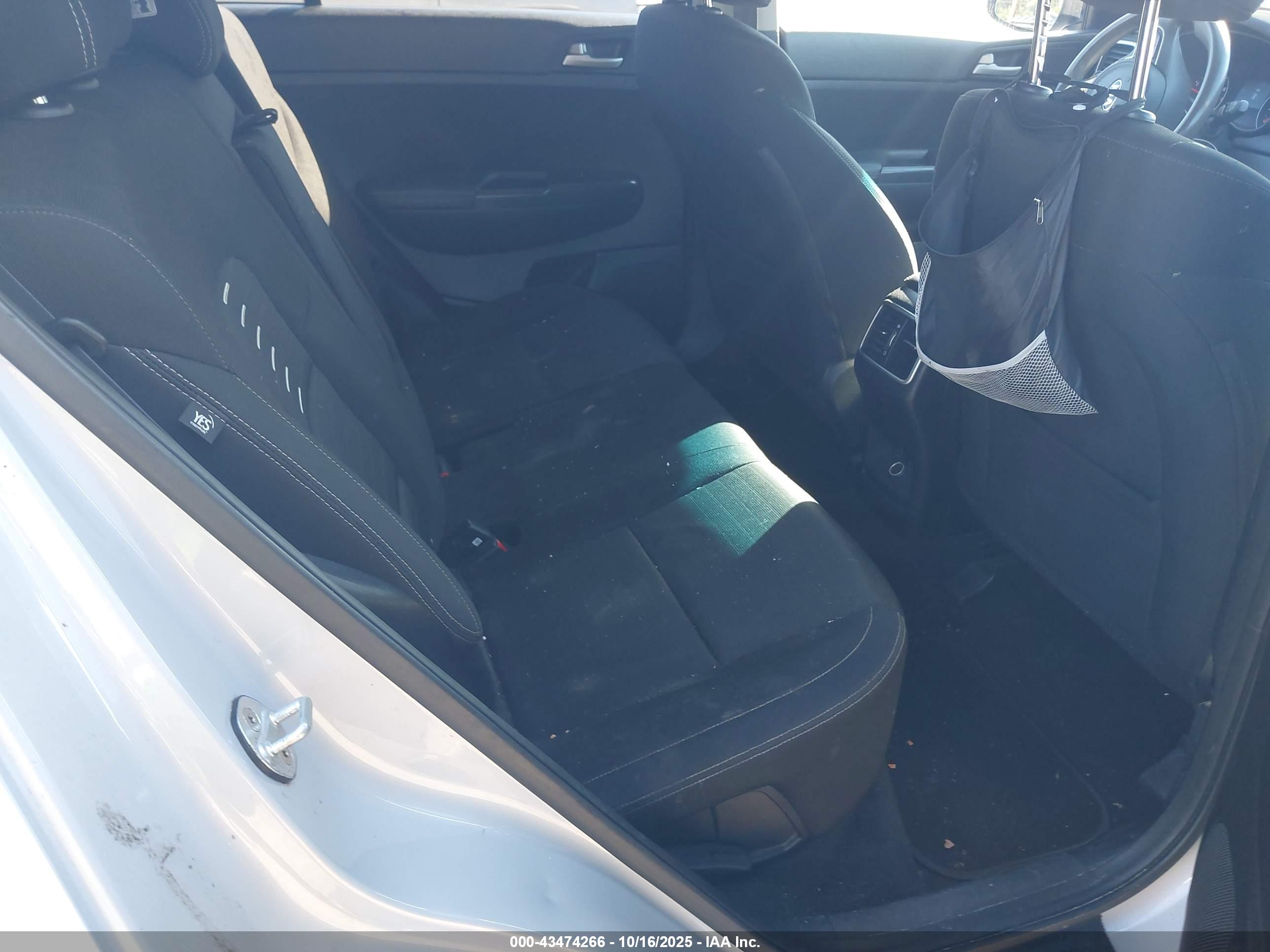 KIA SPORTAGE image 8