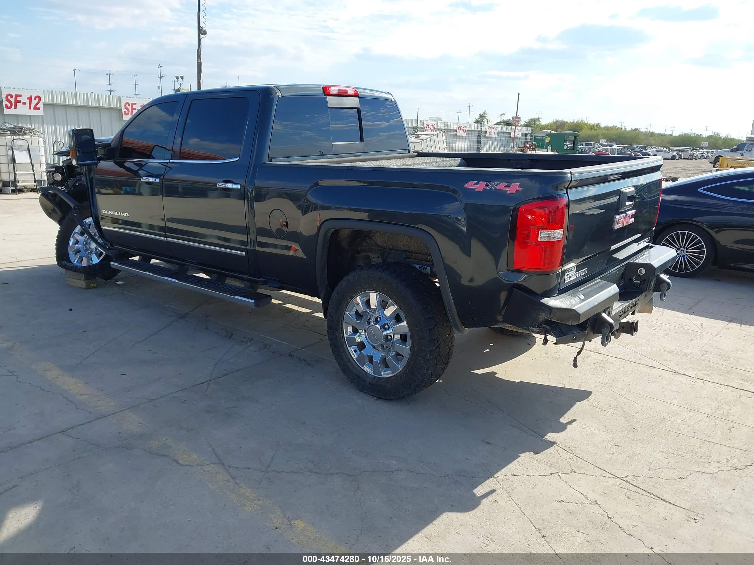 GMC SIERRA image 3