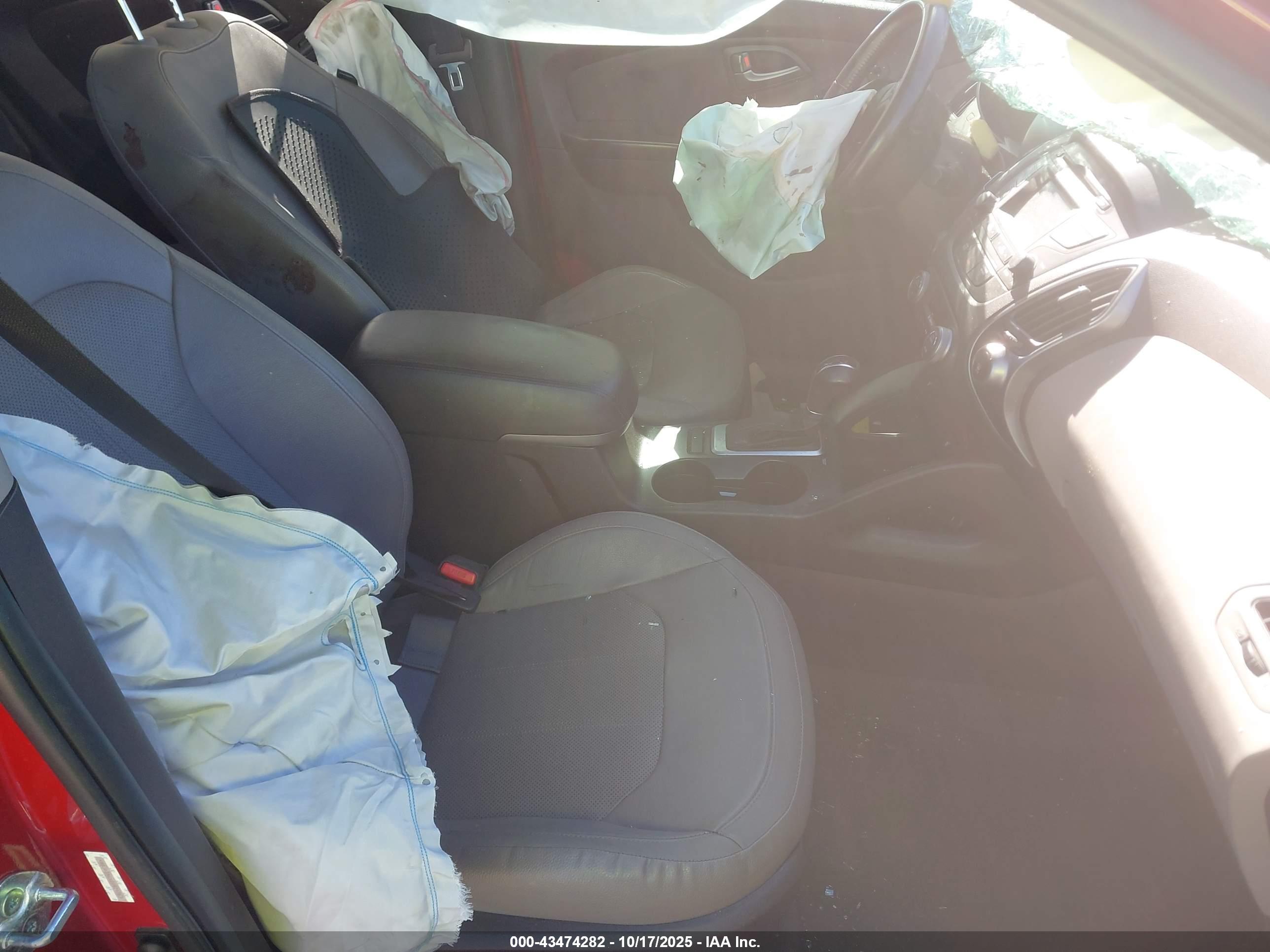 HYUNDAI TUCSON image 5