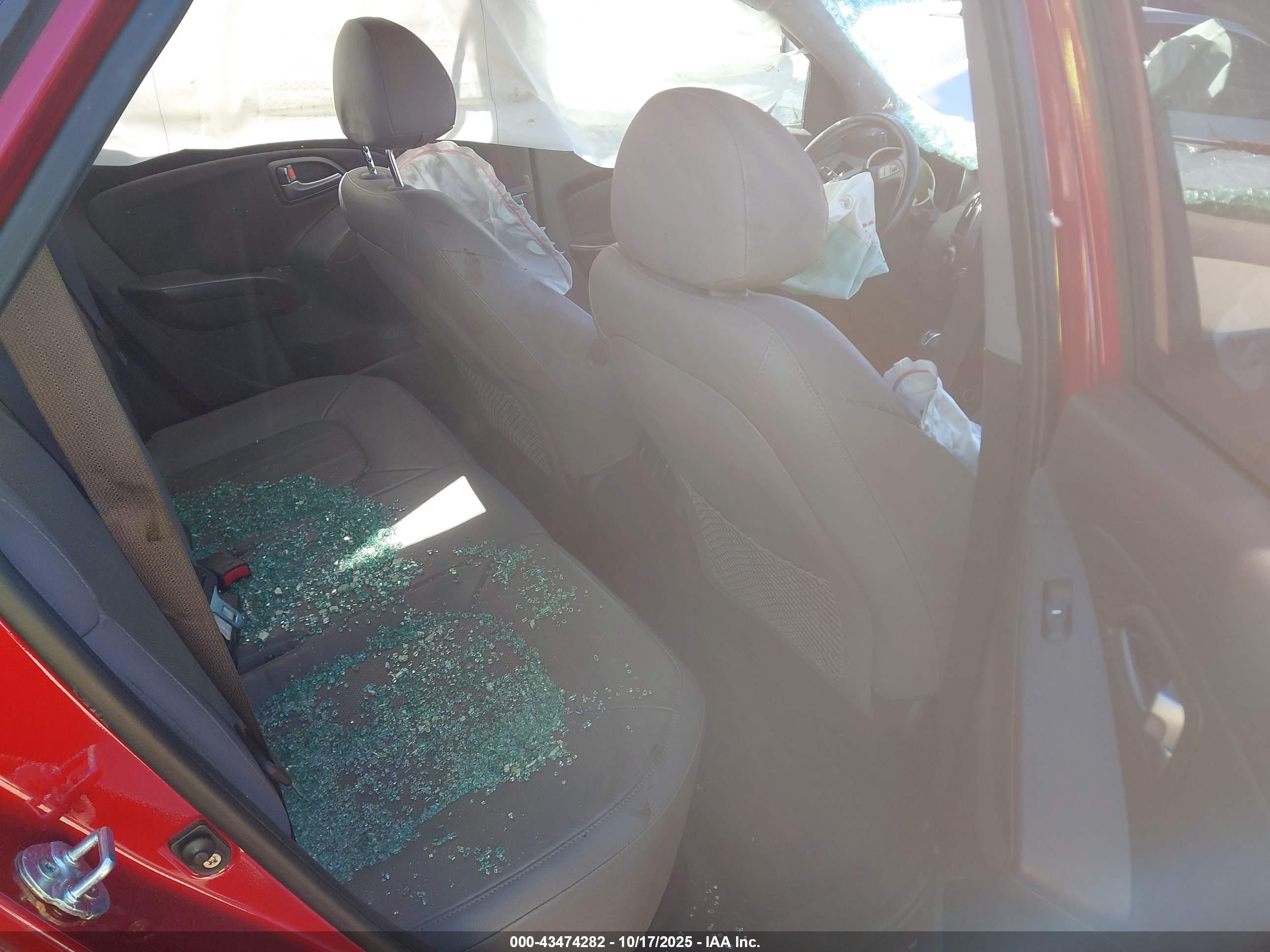 HYUNDAI TUCSON image 8