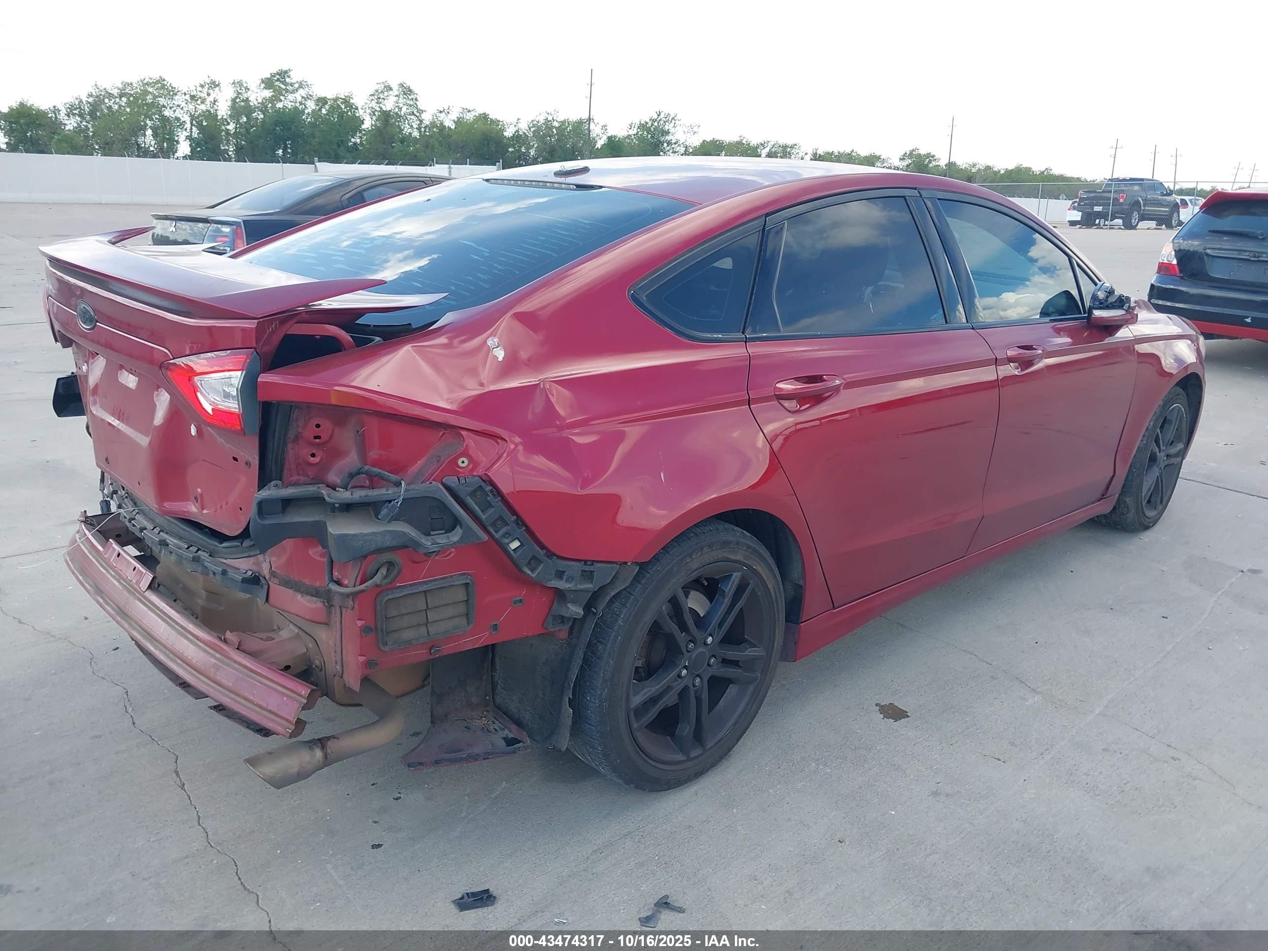 FORD FUSION image 4
