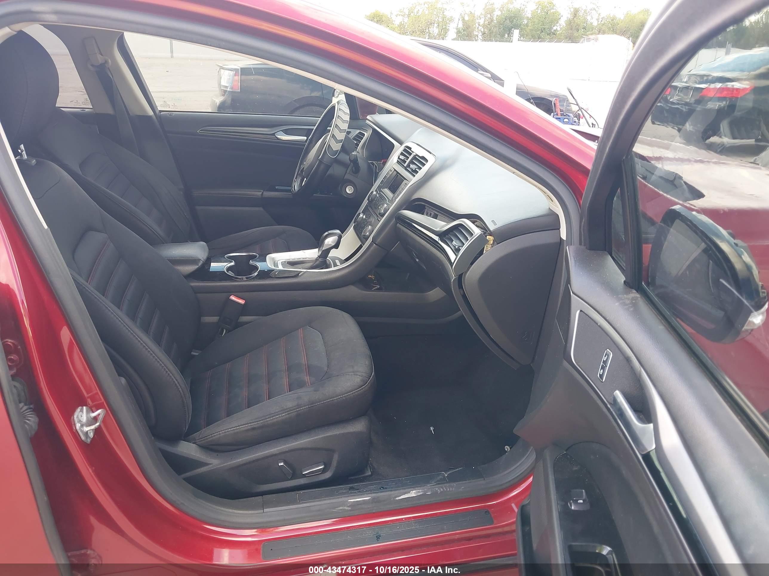 FORD FUSION image 5