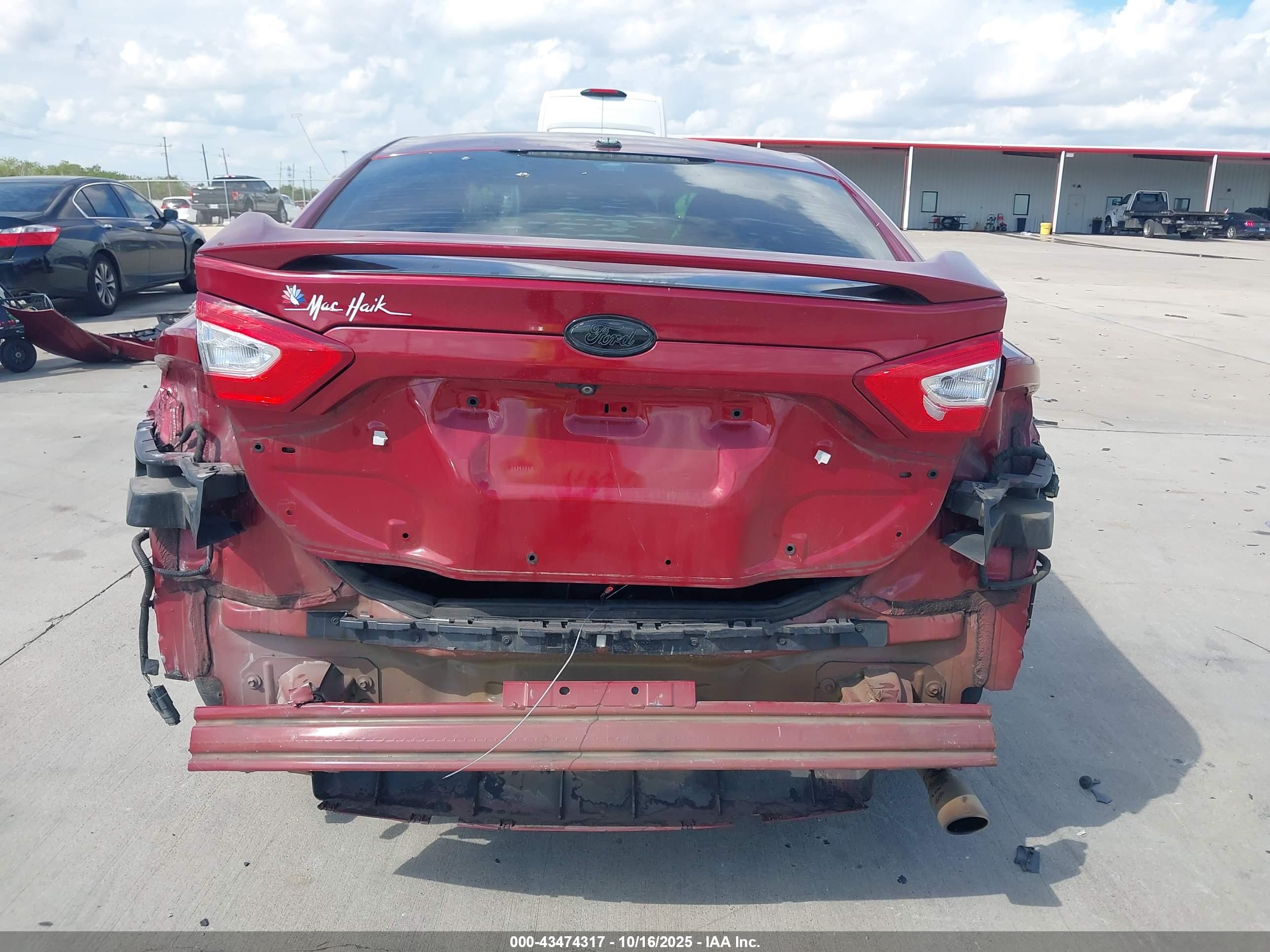 FORD FUSION image 6