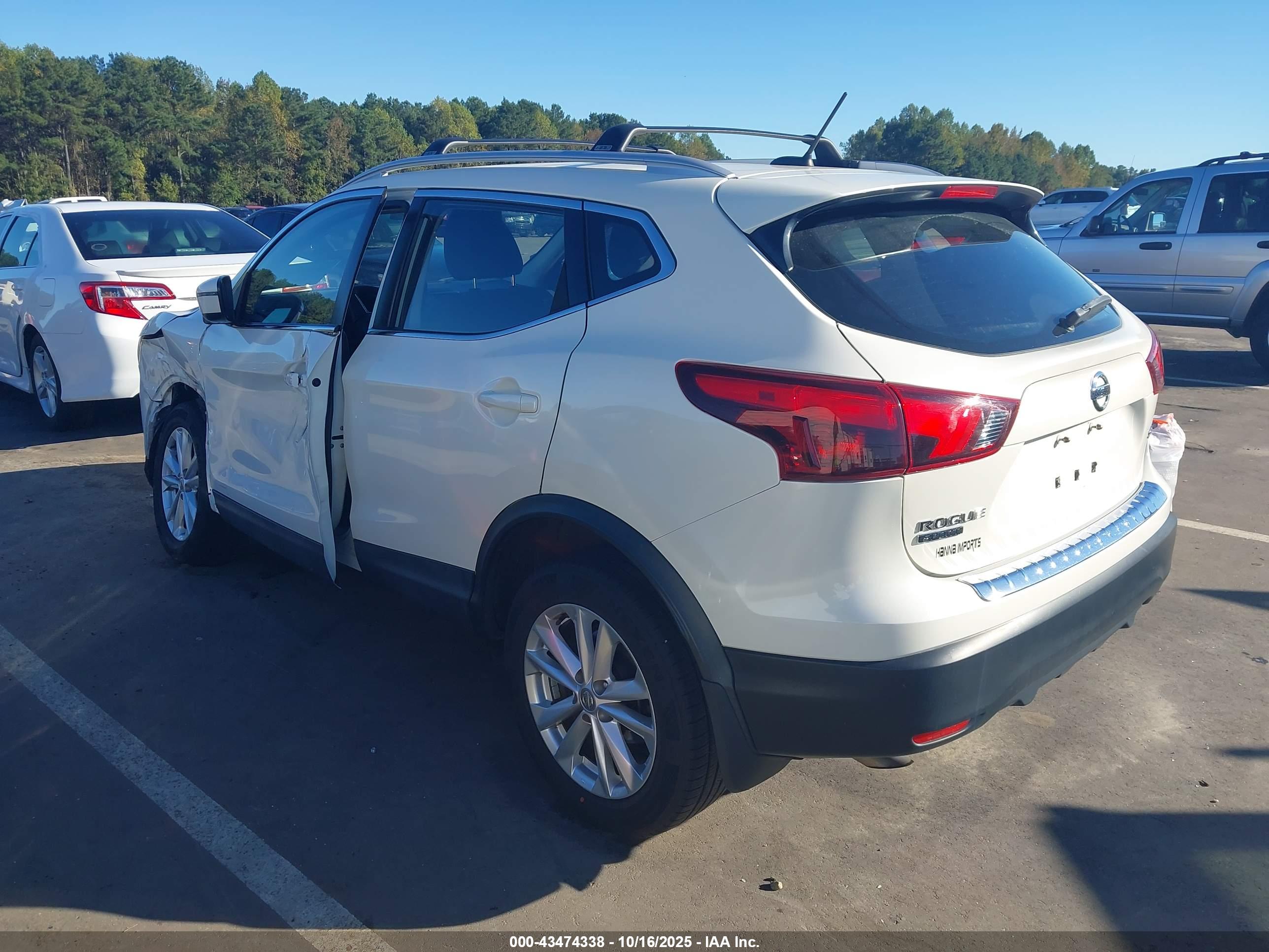 NISSAN ROGUE image 3