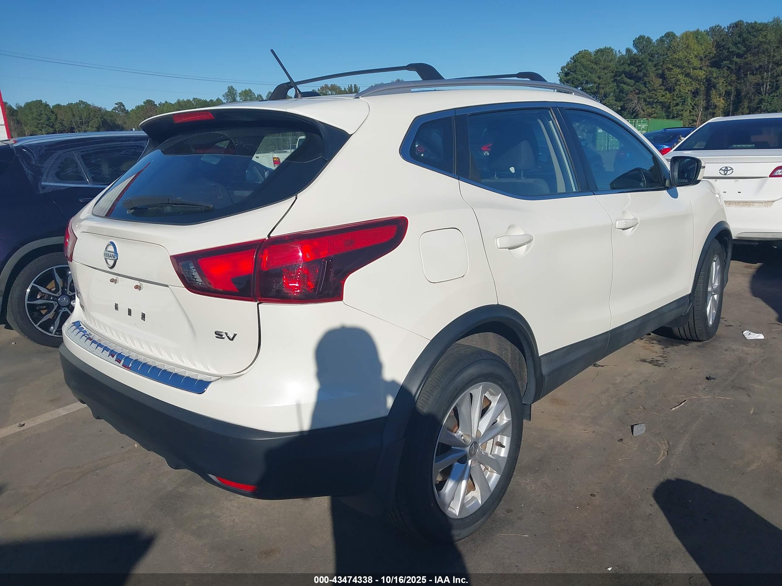NISSAN ROGUE image 4