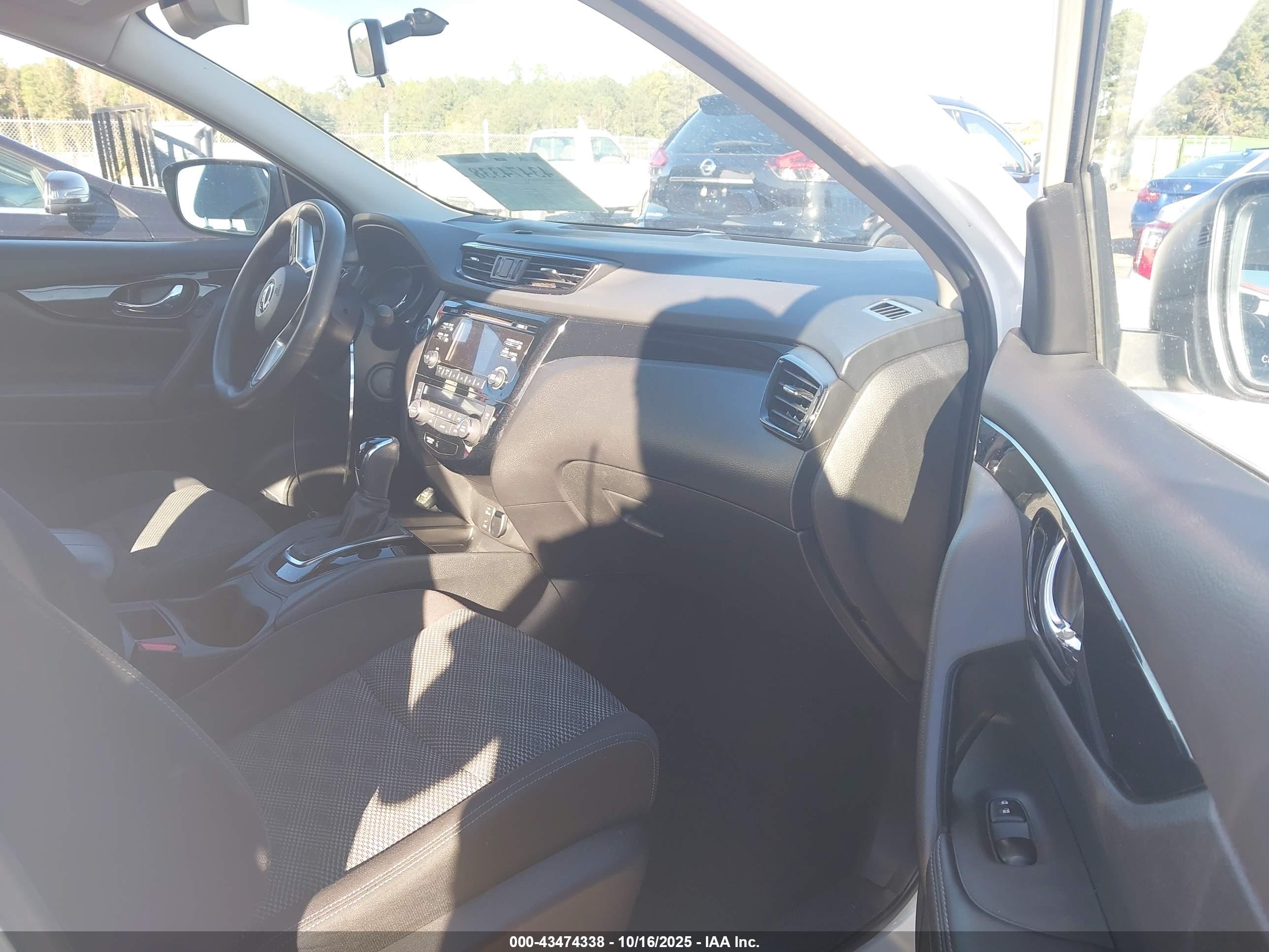 NISSAN ROGUE image 5