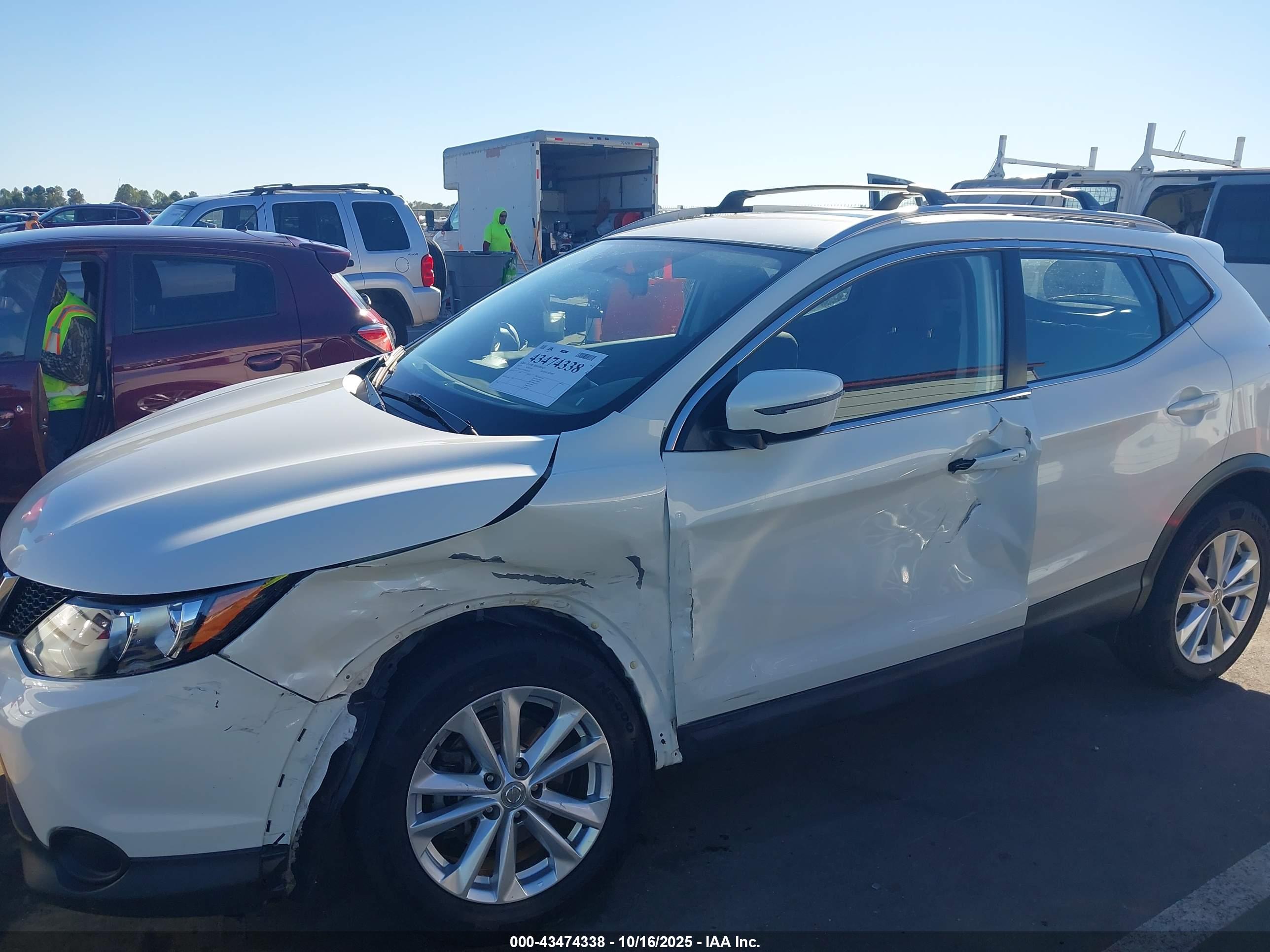 NISSAN ROGUE image 6