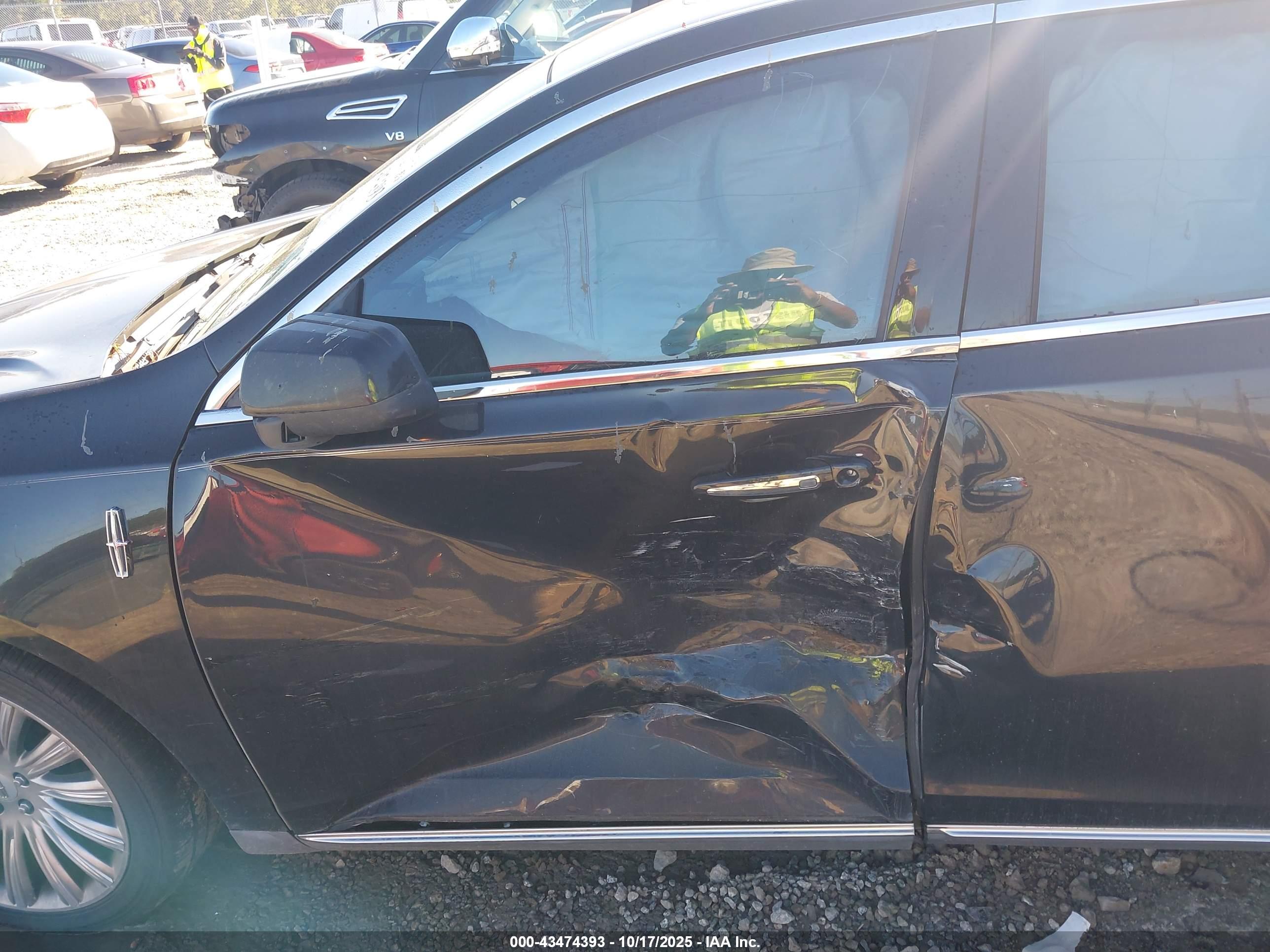 LINCOLN MKS image 6