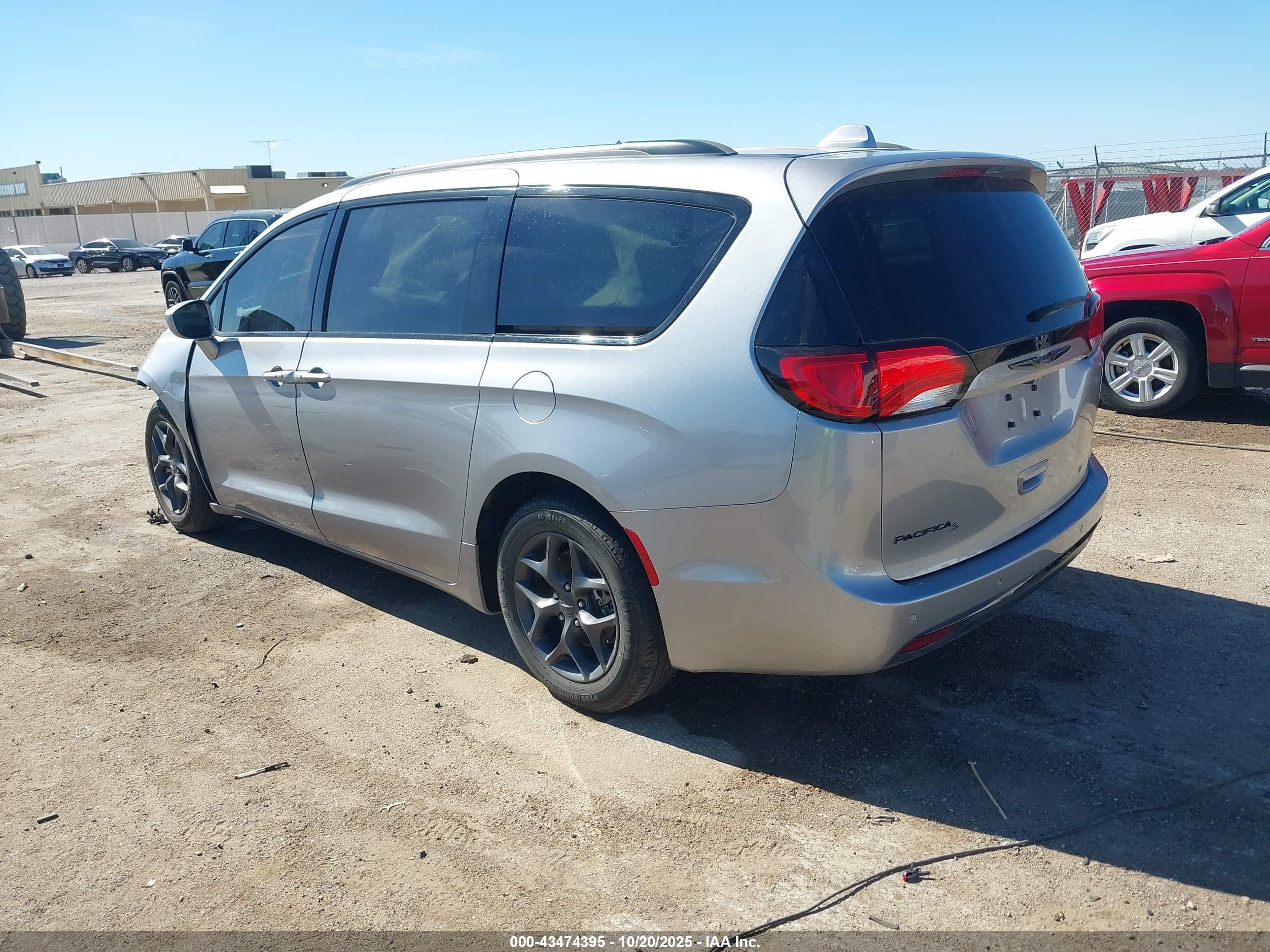 CHRYSLER PACIFICA image 3
