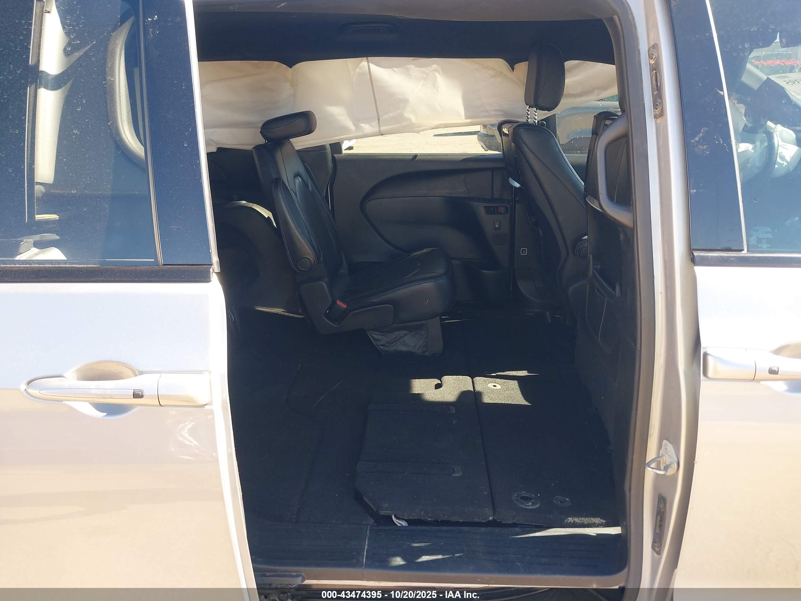 CHRYSLER PACIFICA image 8