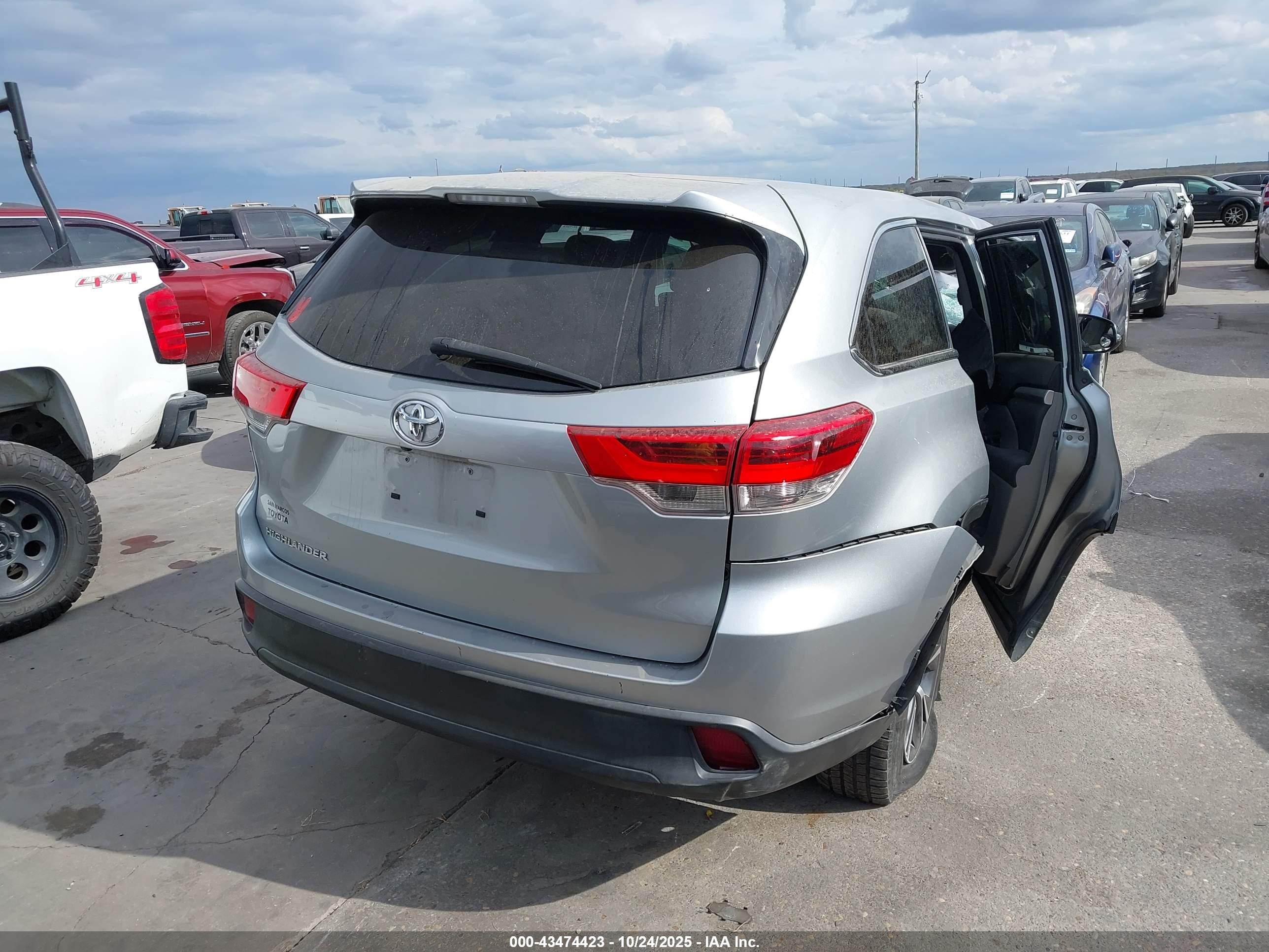 TOYOTA HIGHLANDER image 4