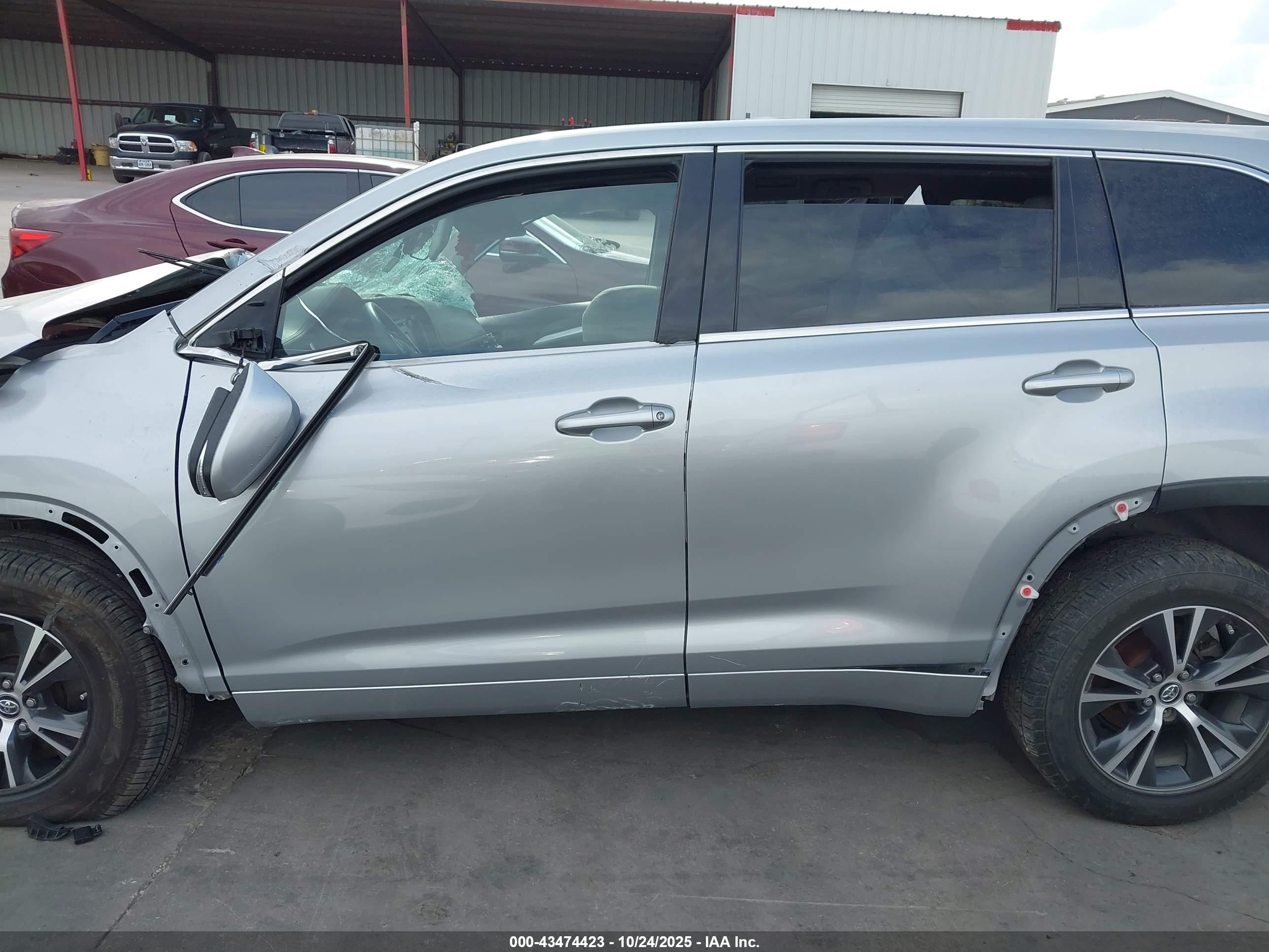 TOYOTA HIGHLANDER image 6