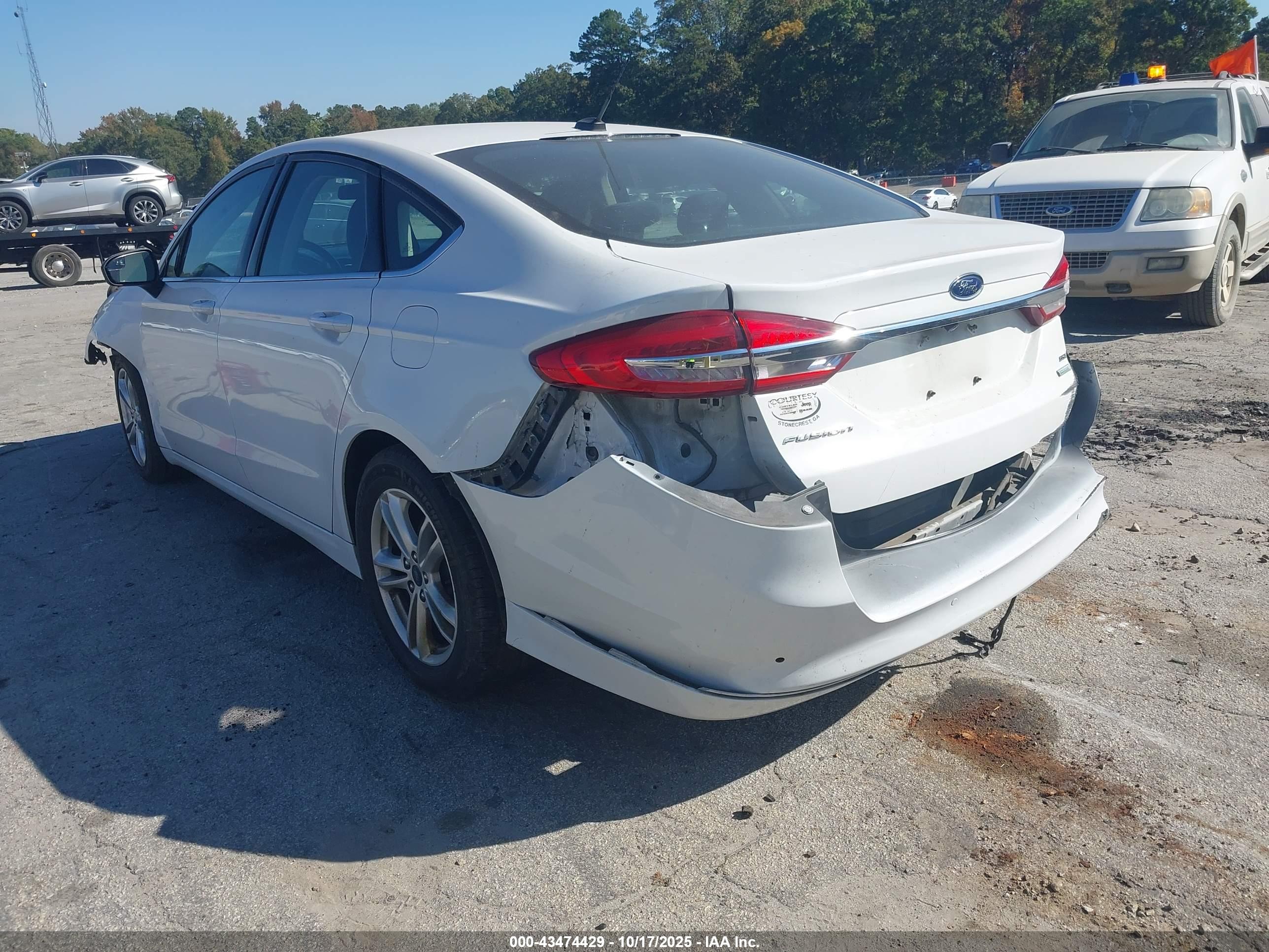 FORD FUSION image 3