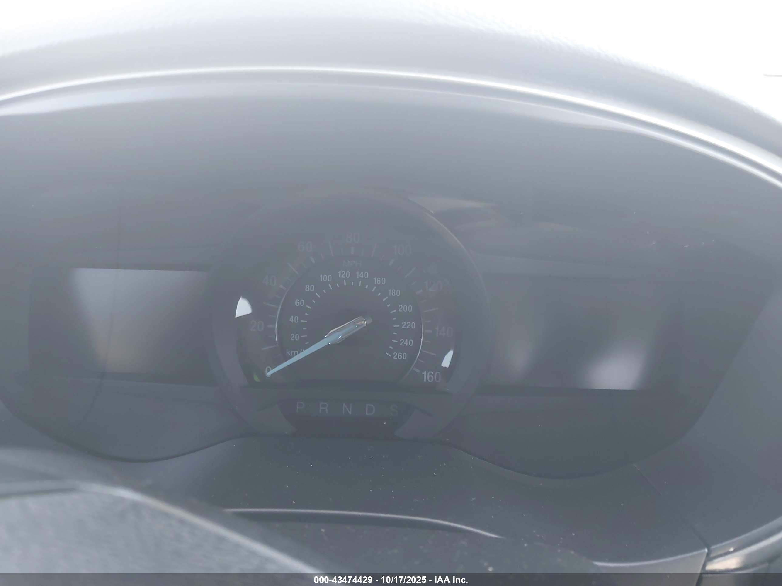 FORD FUSION image 7