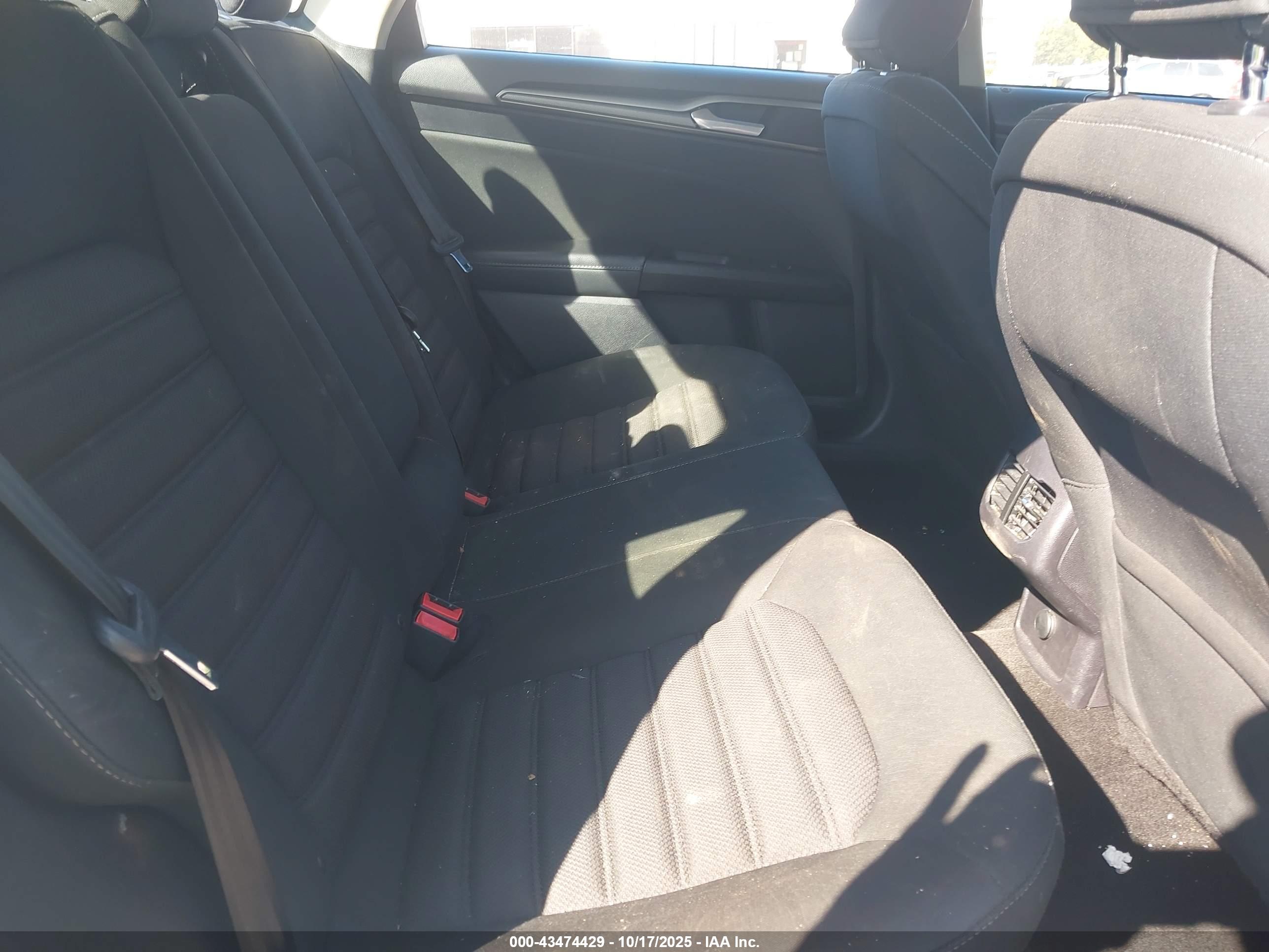 FORD FUSION image 8