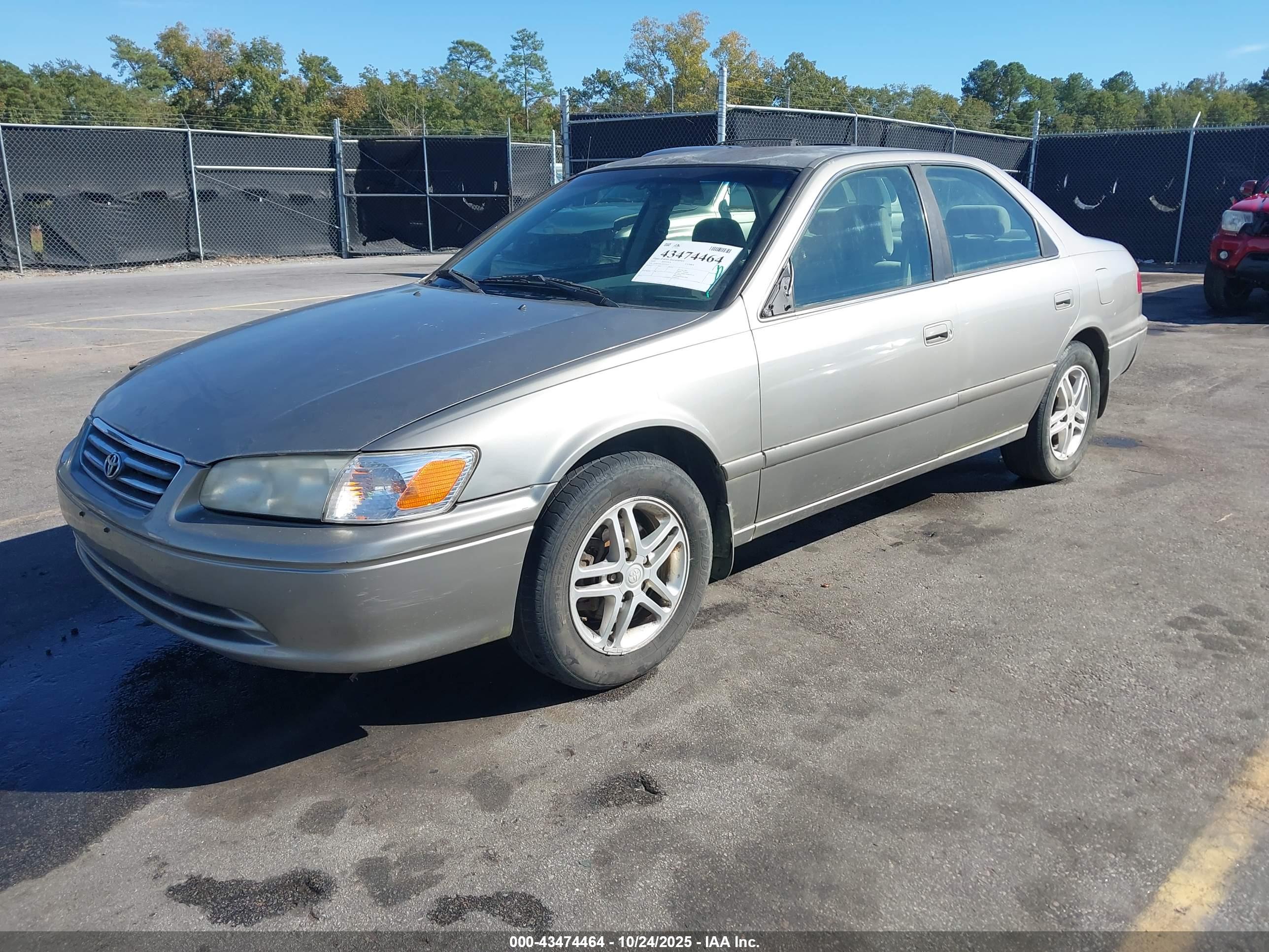 TOYOTA CAMRY image 2