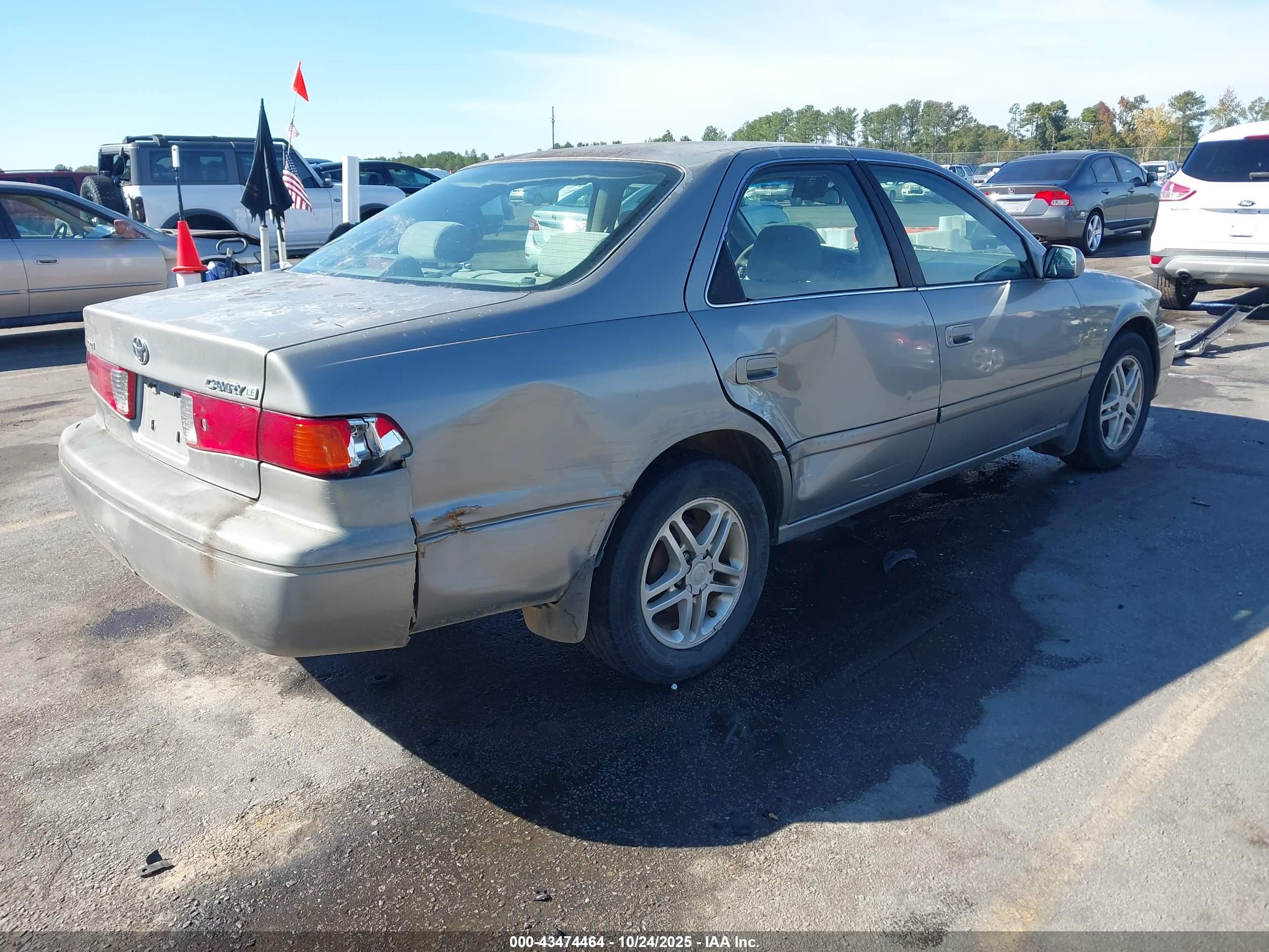 TOYOTA CAMRY image 4