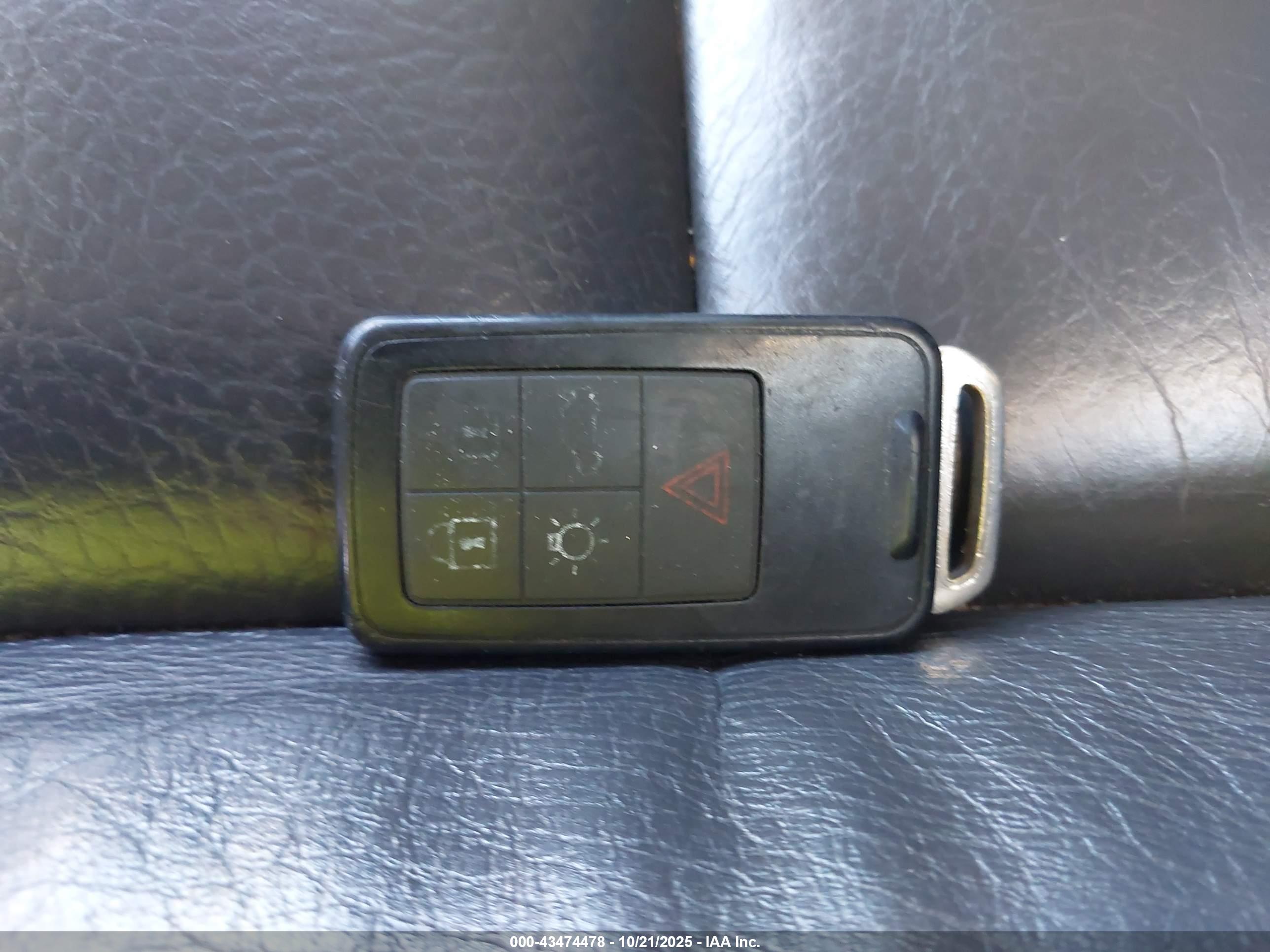 VOLVO S60 image 11