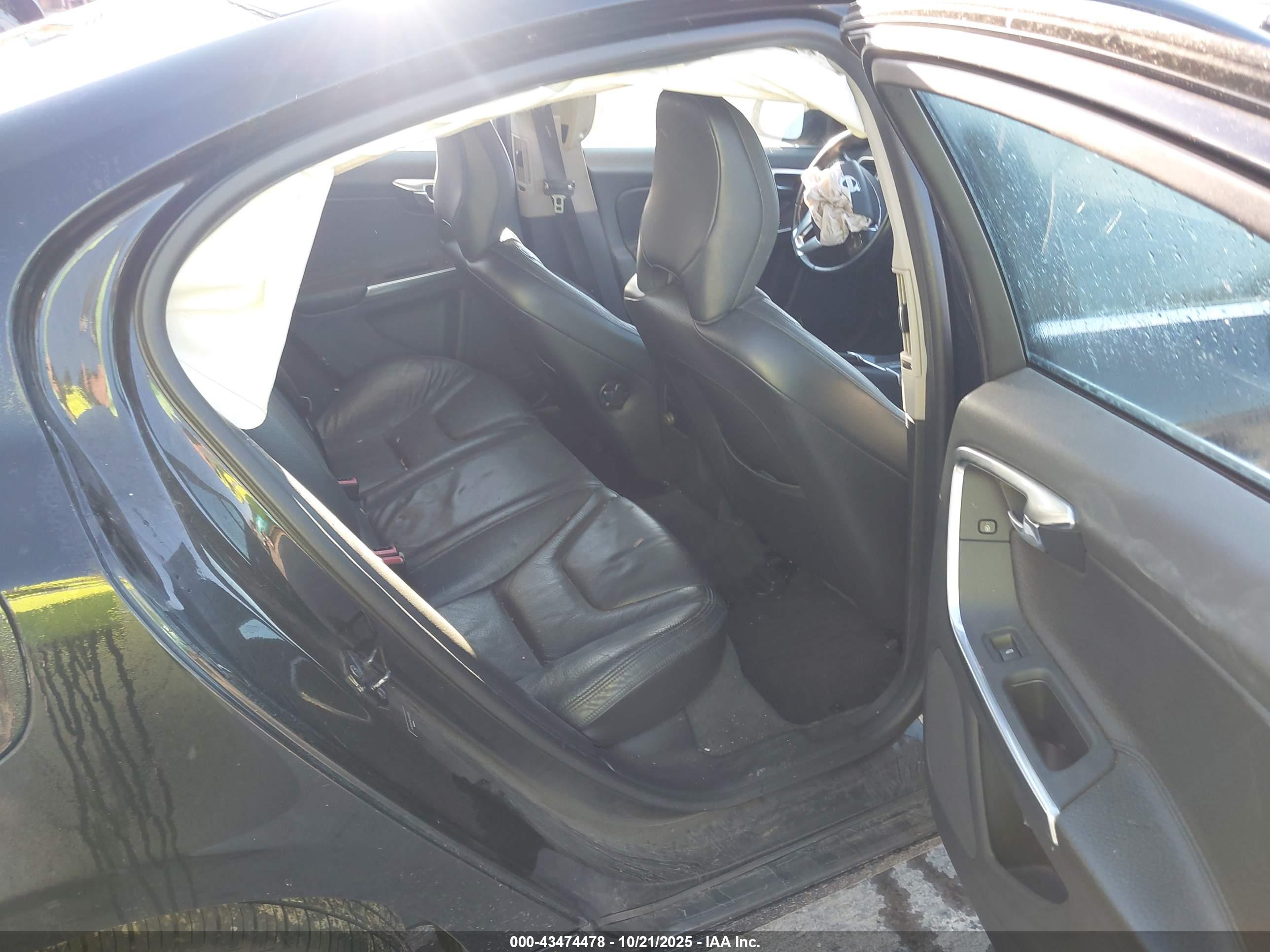 VOLVO S60 image 8