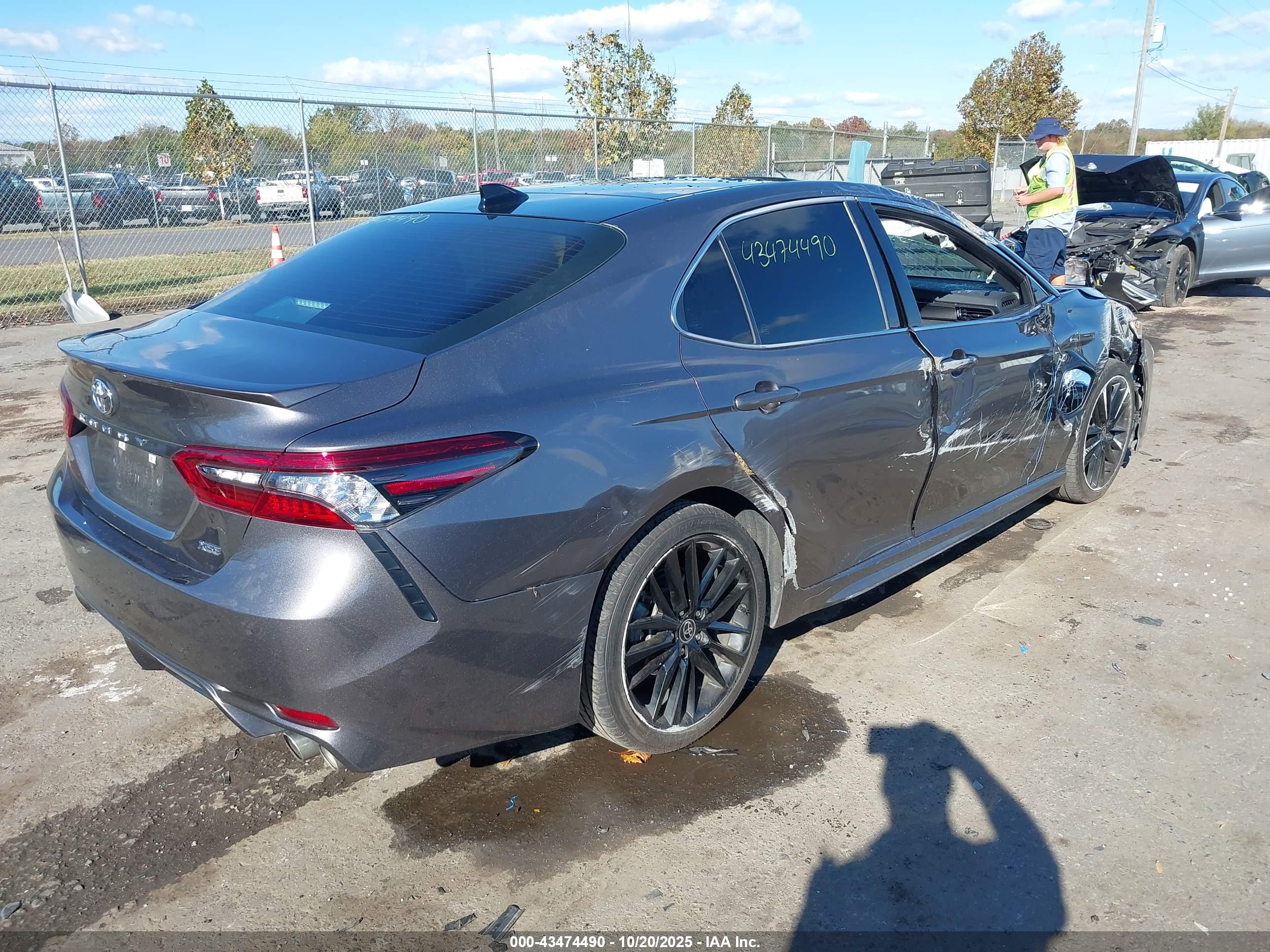 TOYOTA CAMRY image 4