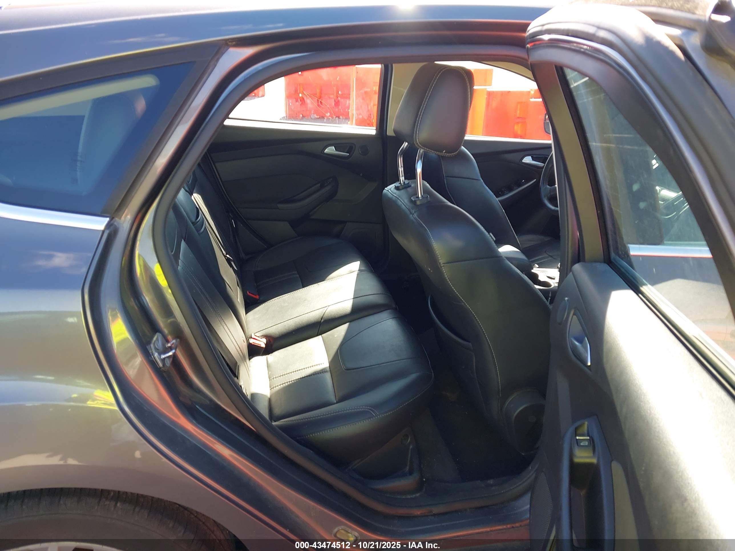 FORD FOCUS image 8
