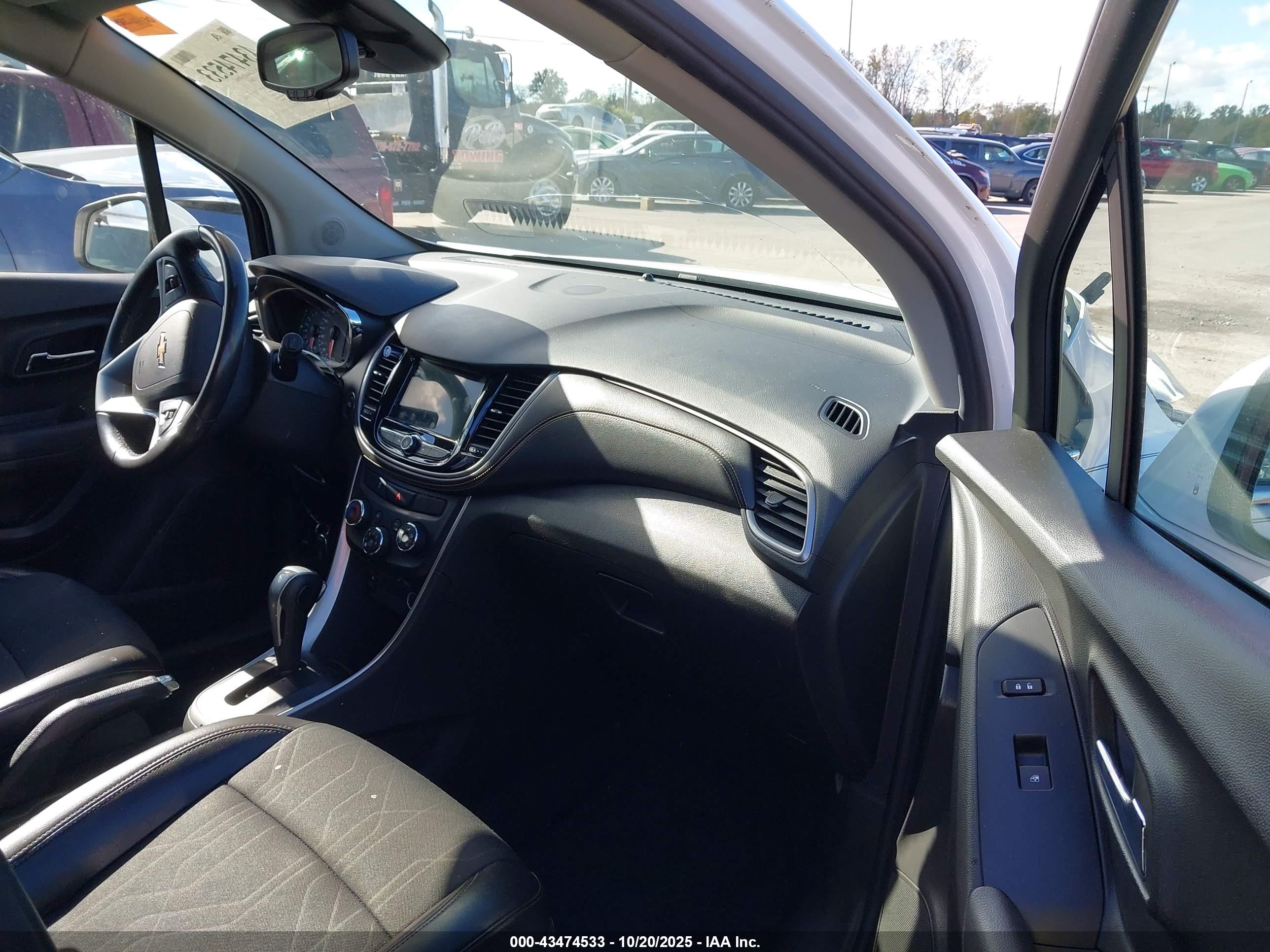 CHEVROLET TRAX image 5