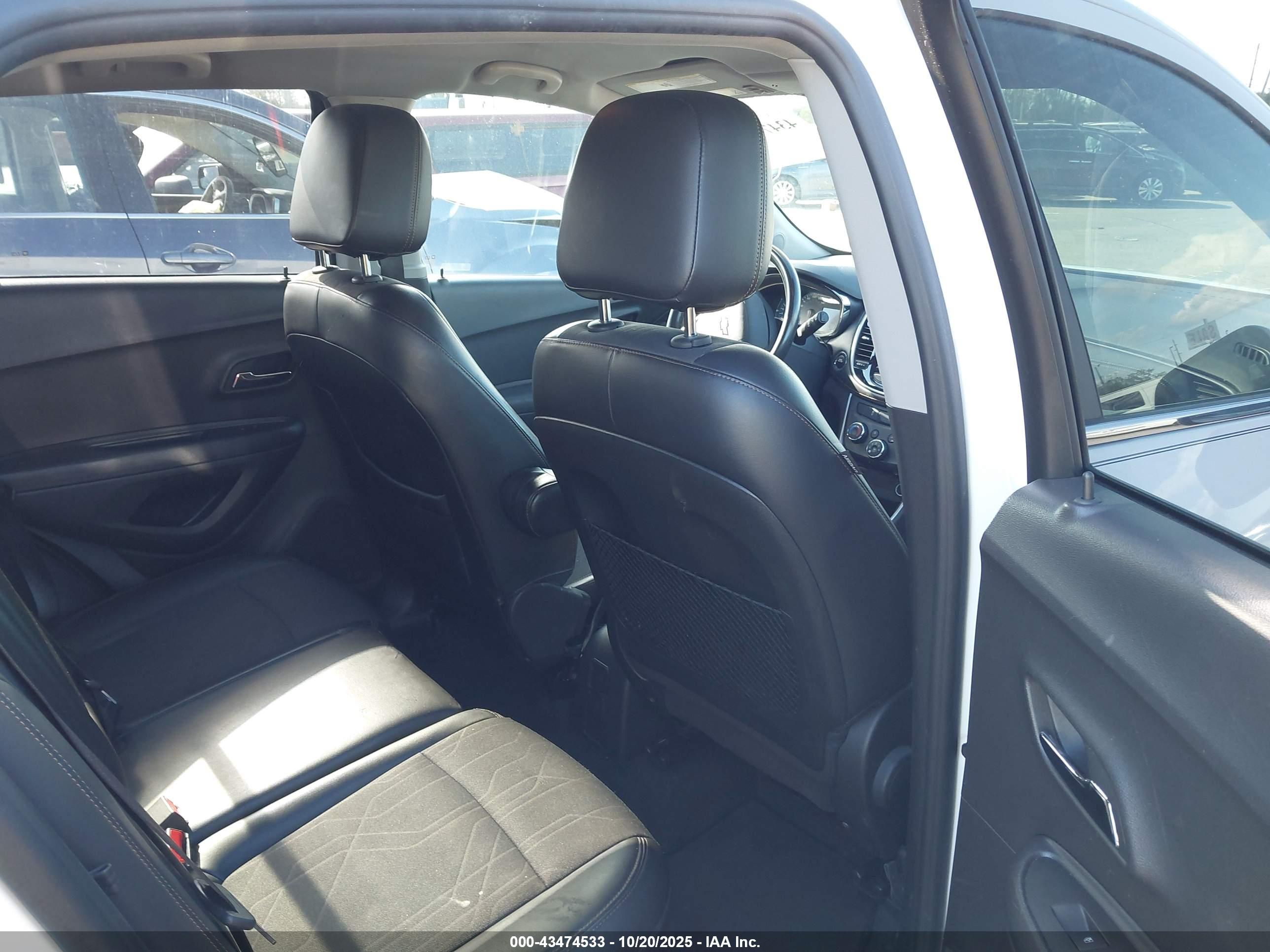CHEVROLET TRAX image 8
